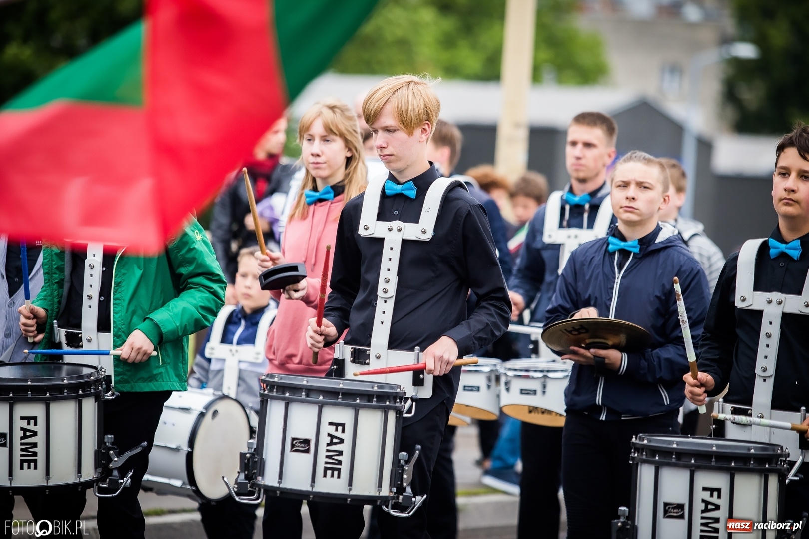 Zdjęcie w galerii na portalu naszraciborz.pl: Śląsk Kraina Wielu Kultur - przemarsz zespołów na raciborski zamek FOTO i WIDEO wiadomości z regionu