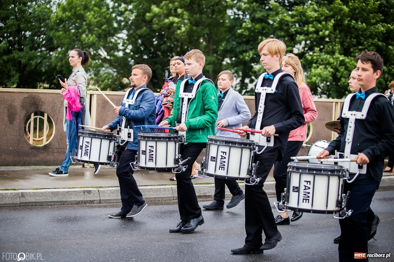 Zdjęcie w galerii na portalu naszraciborz.pl: Śląsk Kraina Wielu Kultur - przemarsz zespołów na raciborski zamek FOTO i WIDEO wiadomości z regionu