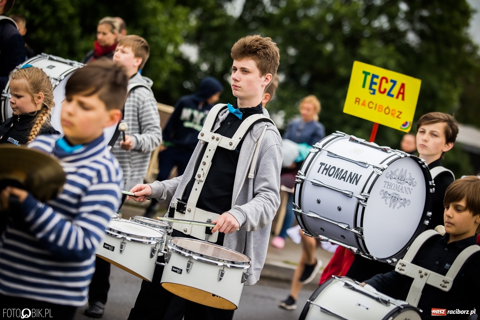 Zdjęcie w galerii na portalu naszraciborz.pl: Śląsk Kraina Wielu Kultur - przemarsz zespołów na raciborski zamek FOTO i WIDEO wiadomości z regionu