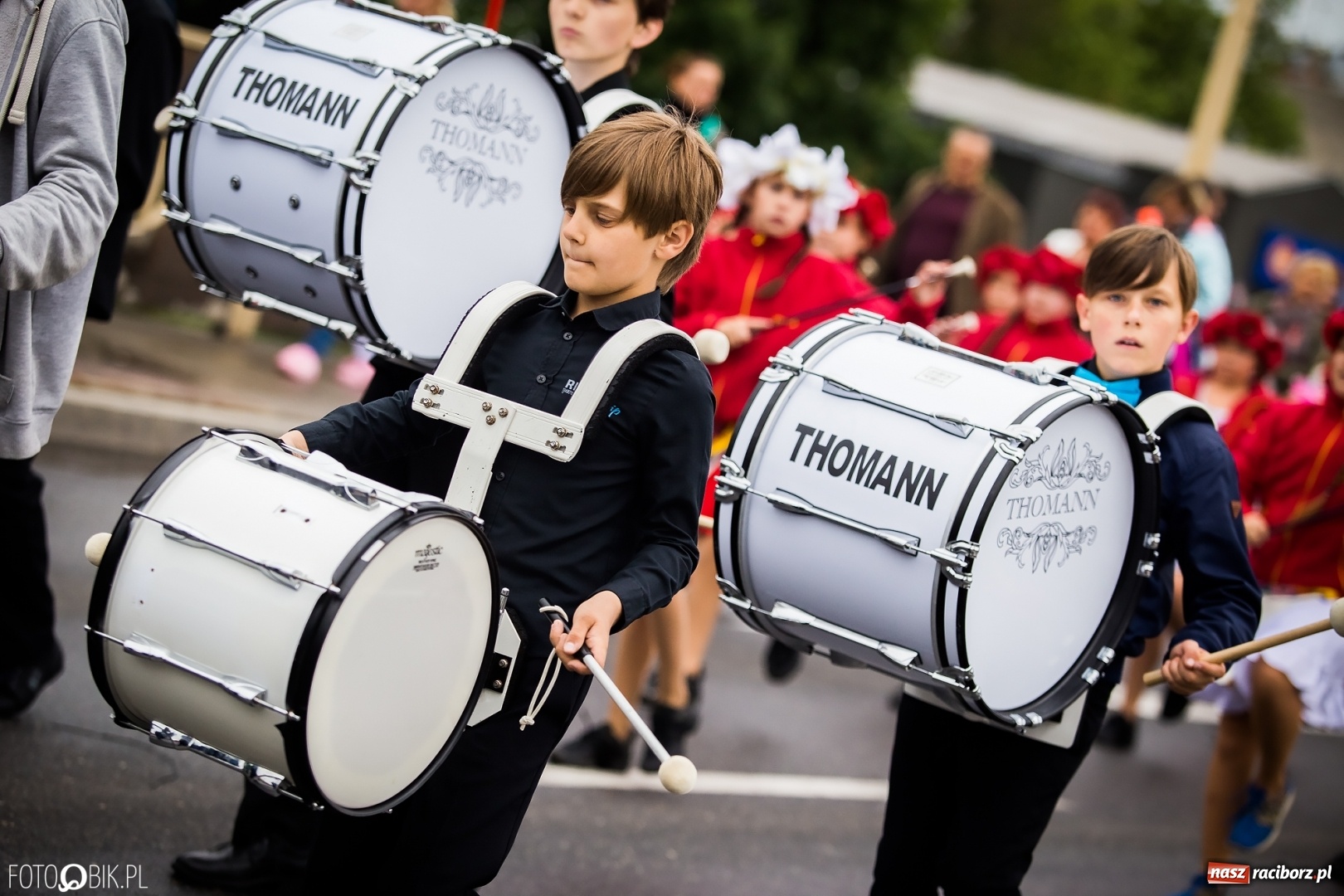 Zdjęcie w galerii na portalu naszraciborz.pl: Śląsk Kraina Wielu Kultur - przemarsz zespołów na raciborski zamek FOTO i WIDEO wiadomości z regionu