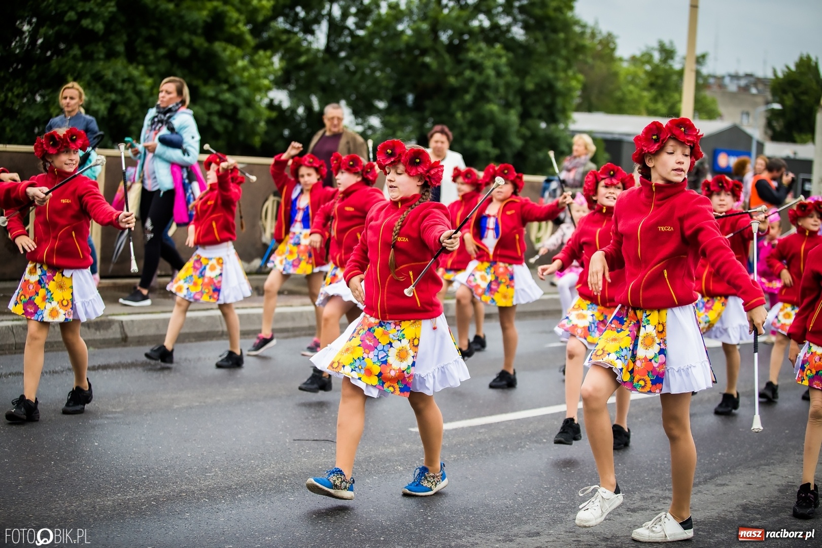 Zdjęcie w galerii na portalu naszraciborz.pl: Śląsk Kraina Wielu Kultur - przemarsz zespołów na raciborski zamek FOTO i WIDEO wiadomości z regionu
