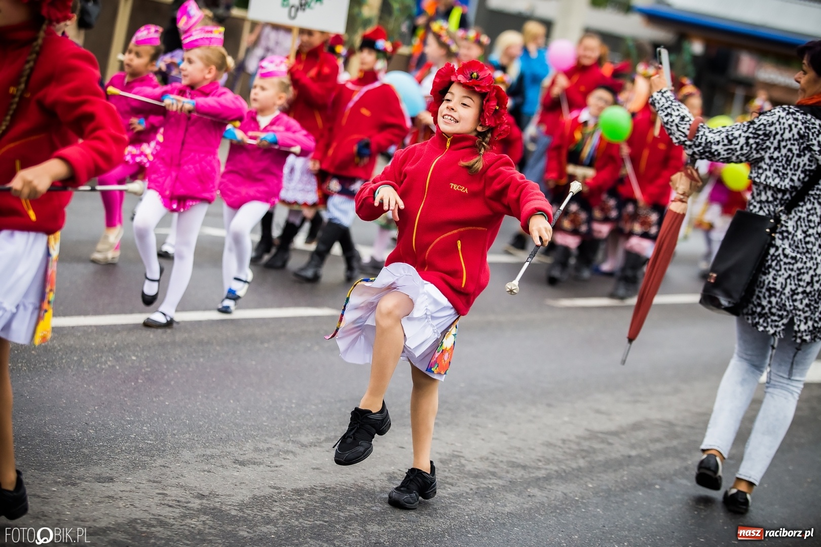 Zdjęcie w galerii na portalu naszraciborz.pl: Śląsk Kraina Wielu Kultur - przemarsz zespołów na raciborski zamek FOTO i WIDEO wiadomości z regionu