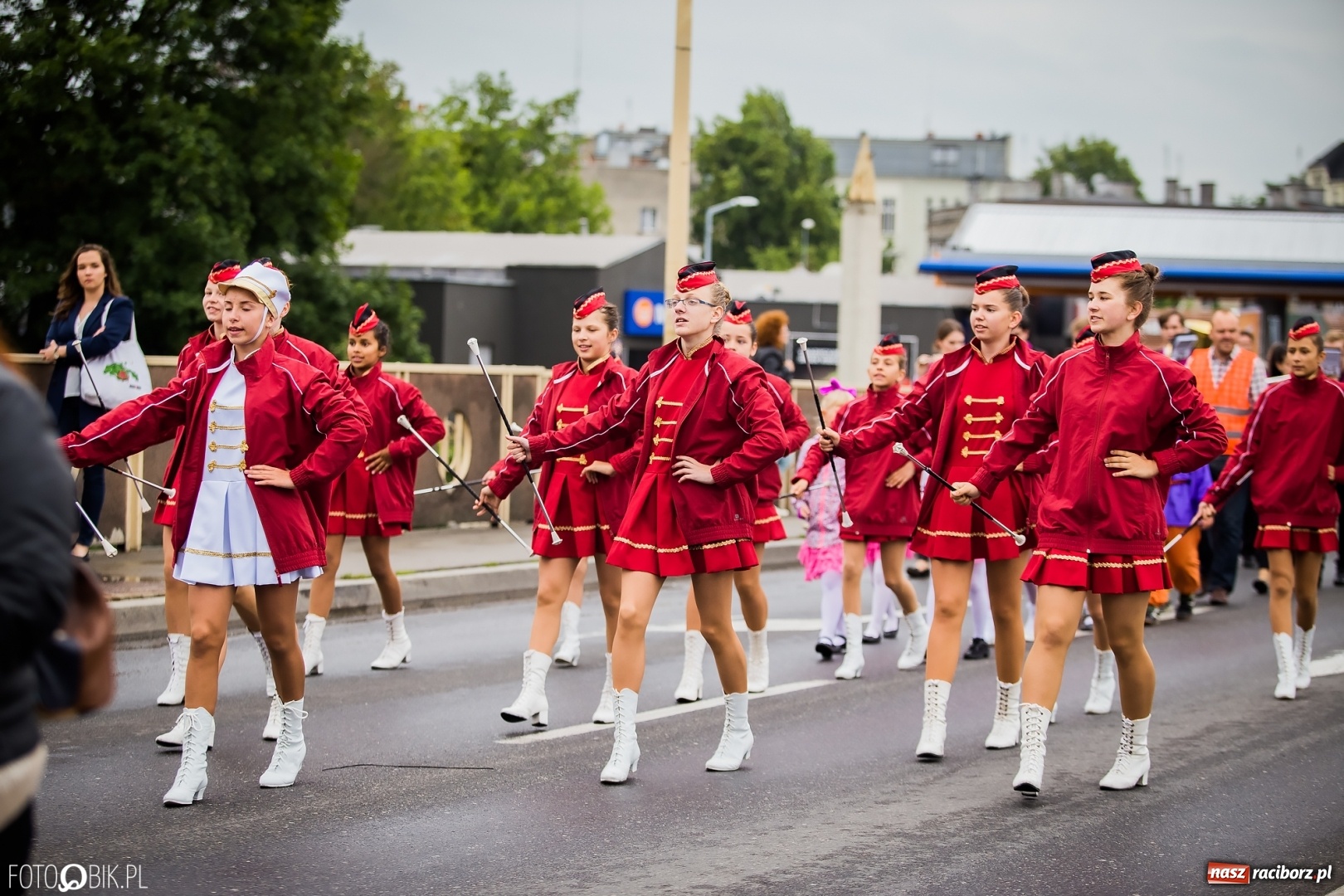 Zdjęcie w galerii na portalu naszraciborz.pl: Śląsk Kraina Wielu Kultur - przemarsz zespołów na raciborski zamek FOTO i WIDEO wiadomości z regionu
