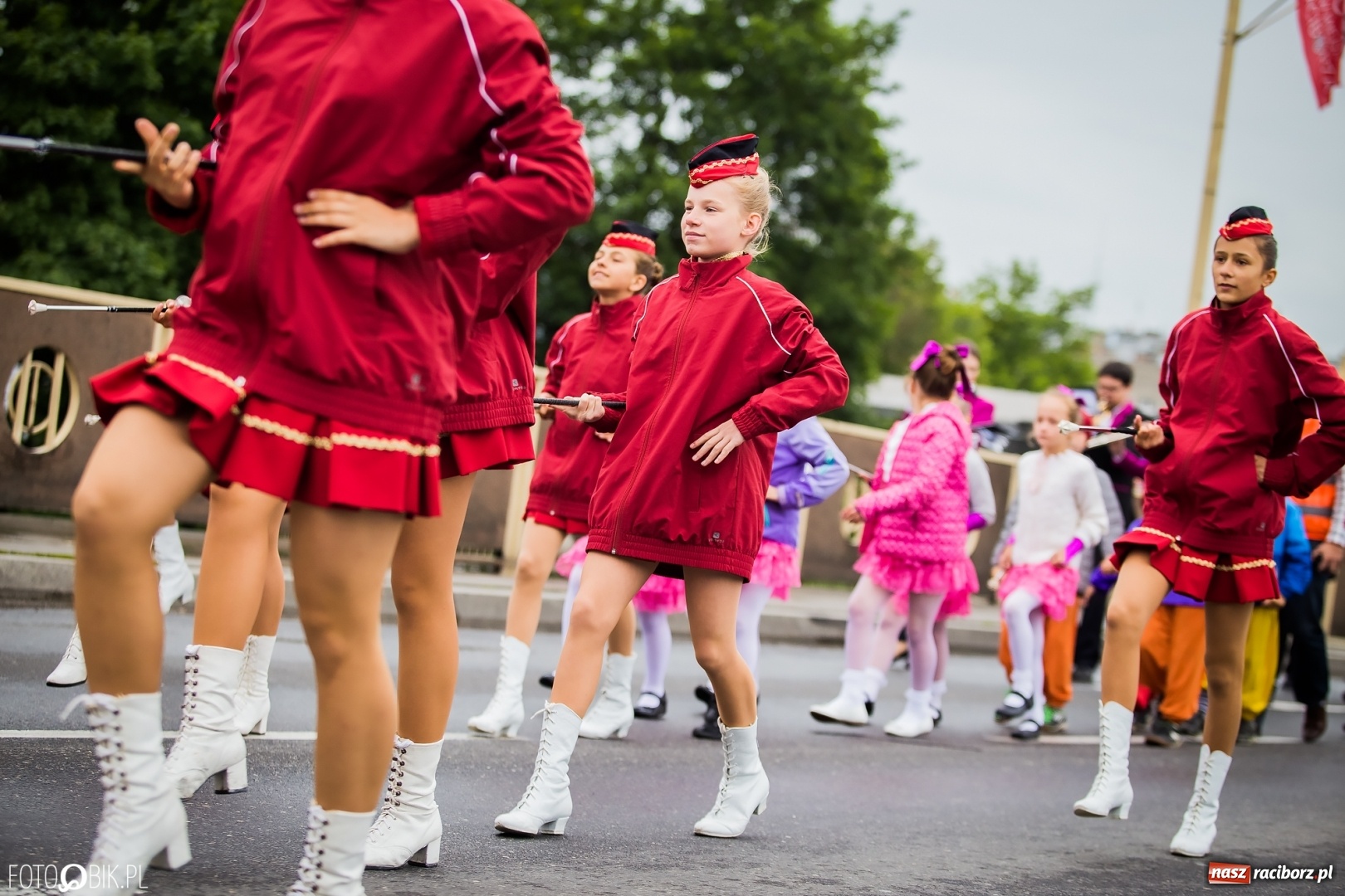 Zdjęcie w galerii na portalu naszraciborz.pl: Śląsk Kraina Wielu Kultur - przemarsz zespołów na raciborski zamek FOTO i WIDEO wiadomości z regionu