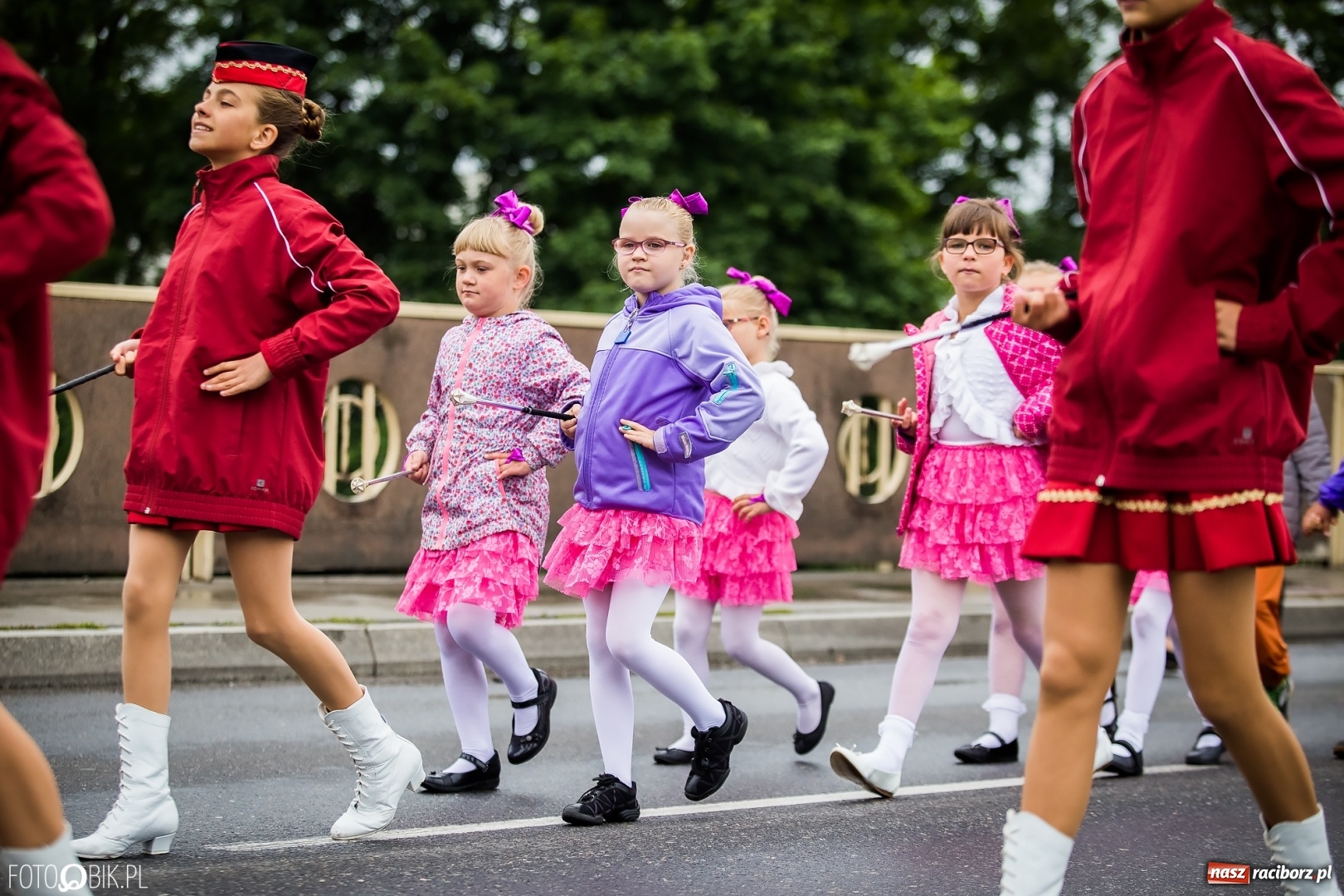 Zdjęcie w galerii na portalu naszraciborz.pl: Śląsk Kraina Wielu Kultur - przemarsz zespołów na raciborski zamek FOTO i WIDEO wiadomości z regionu