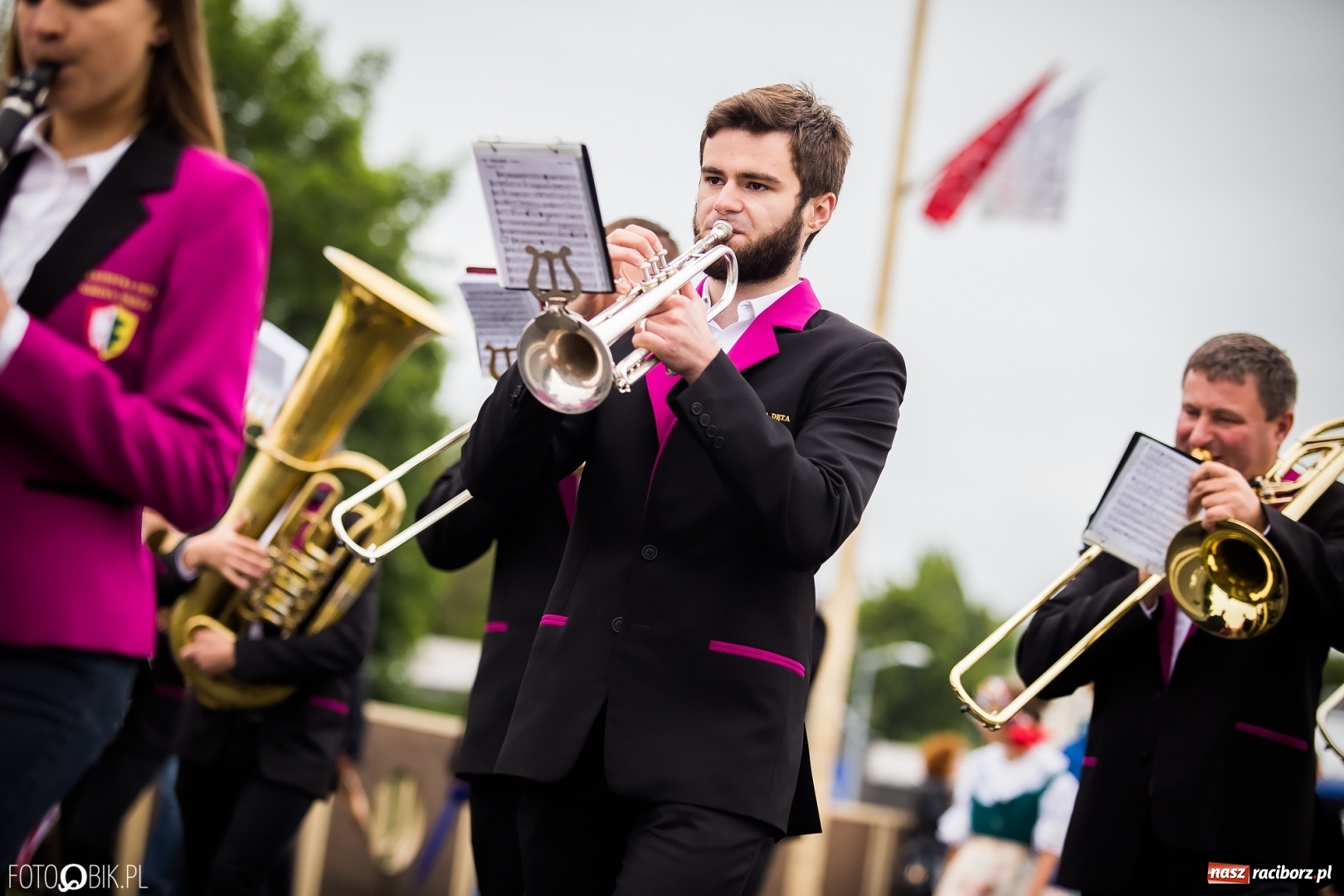 Zdjęcie w galerii na portalu naszraciborz.pl: Śląsk Kraina Wielu Kultur - przemarsz zespołów na raciborski zamek FOTO i WIDEO wiadomości z regionu