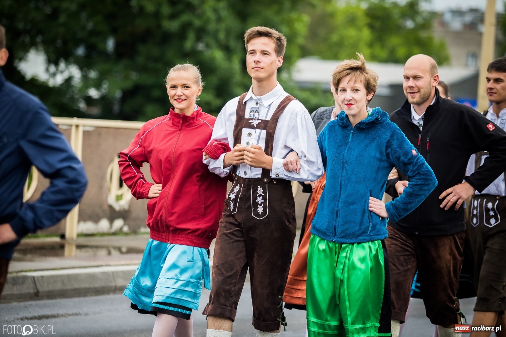 Zdjęcie w galerii na portalu naszraciborz.pl: Śląsk Kraina Wielu Kultur - przemarsz zespołów na raciborski zamek FOTO i WIDEO wiadomości z regionu