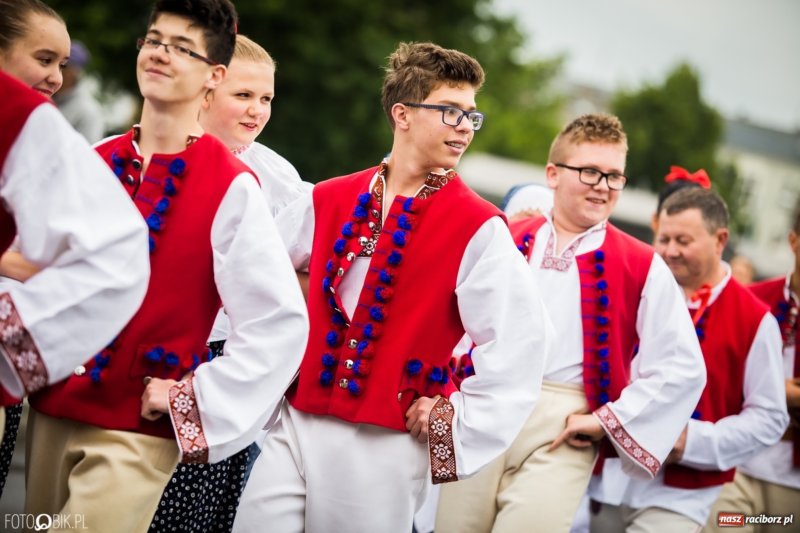 Zdjęcie w galerii na portalu naszraciborz.pl: Śląsk Kraina Wielu Kultur - przemarsz zespołów na raciborski zamek FOTO i WIDEO wiadomości z regionu