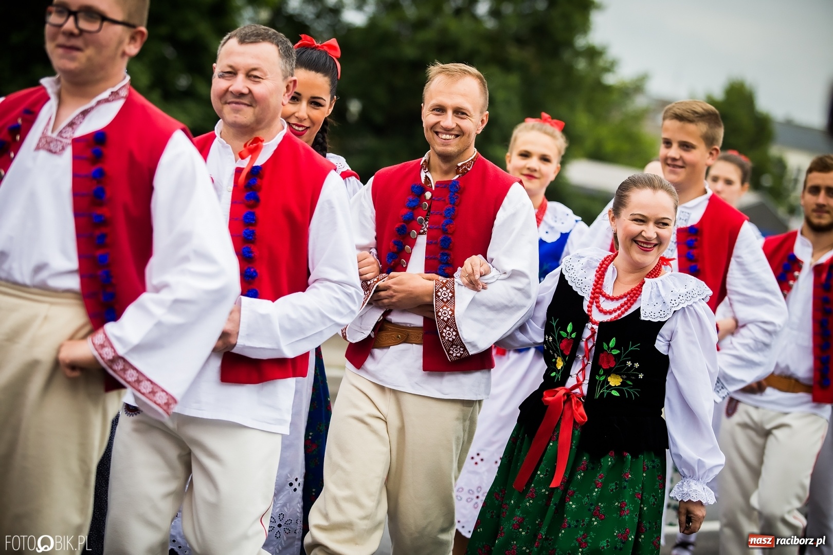Zdjęcie w galerii na portalu naszraciborz.pl: Śląsk Kraina Wielu Kultur - przemarsz zespołów na raciborski zamek FOTO i WIDEO wiadomości z regionu