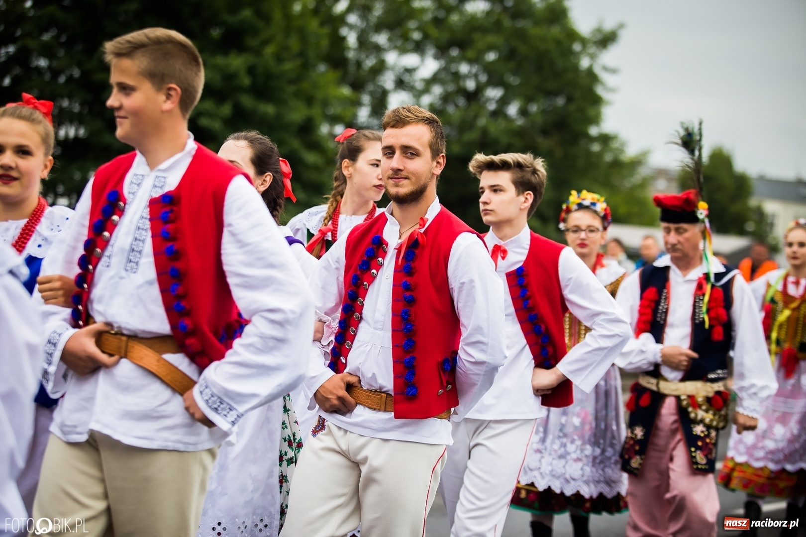 Zdjęcie w galerii na portalu naszraciborz.pl: Śląsk Kraina Wielu Kultur - przemarsz zespołów na raciborski zamek FOTO i WIDEO wiadomości z regionu