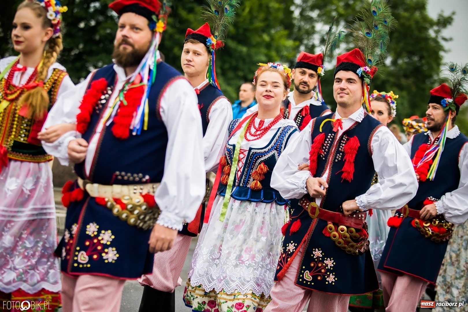Zdjęcie w galerii na portalu naszraciborz.pl: Śląsk Kraina Wielu Kultur - przemarsz zespołów na raciborski zamek FOTO i WIDEO wiadomości z regionu