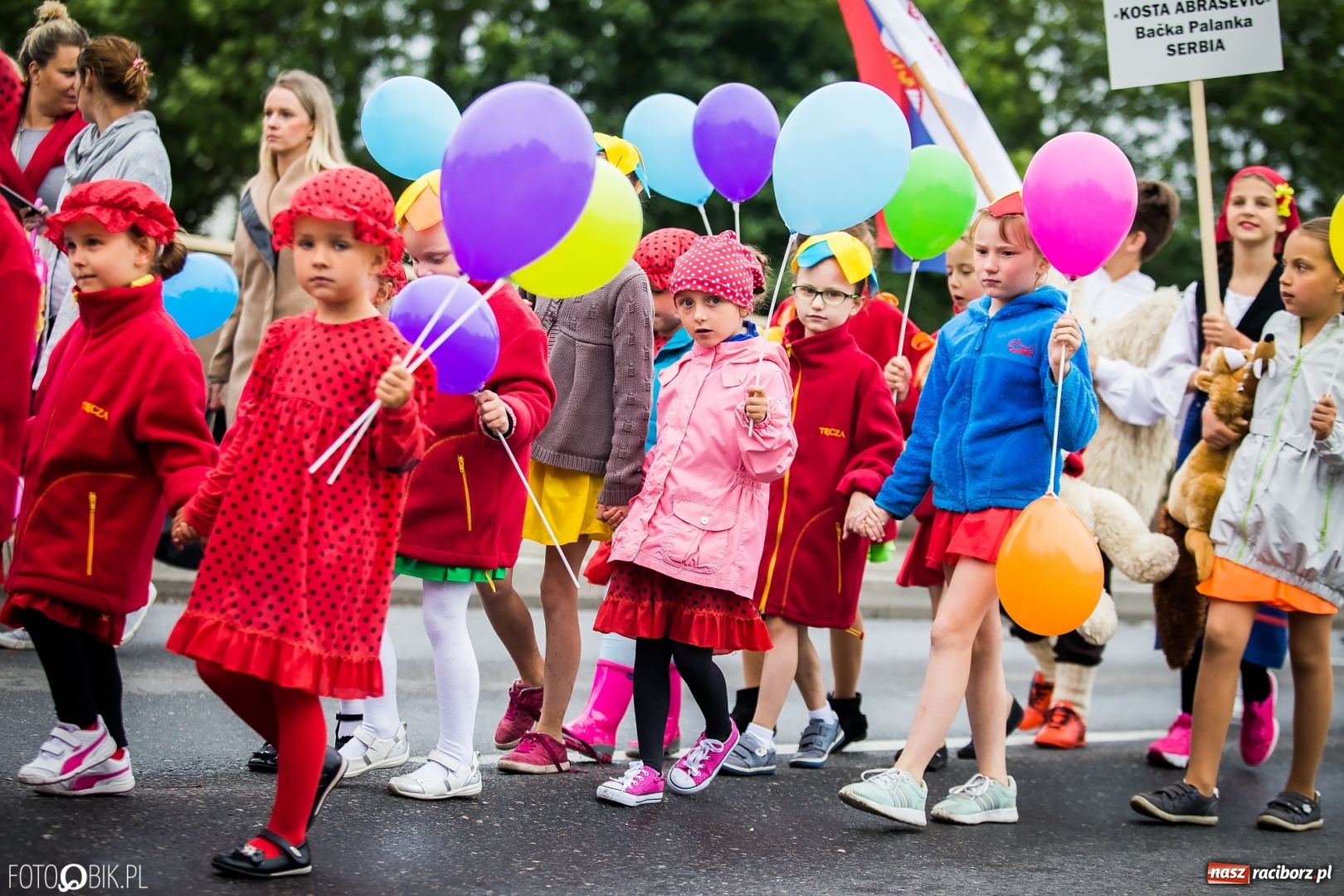 Zdjęcie w galerii na portalu naszraciborz.pl: Śląsk Kraina Wielu Kultur - przemarsz zespołów na raciborski zamek FOTO i WIDEO wiadomości z regionu