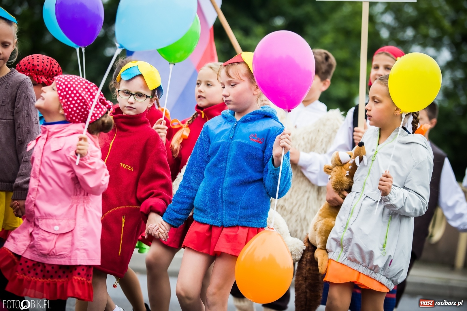 Zdjęcie w galerii na portalu naszraciborz.pl: Śląsk Kraina Wielu Kultur - przemarsz zespołów na raciborski zamek FOTO i WIDEO wiadomości z regionu