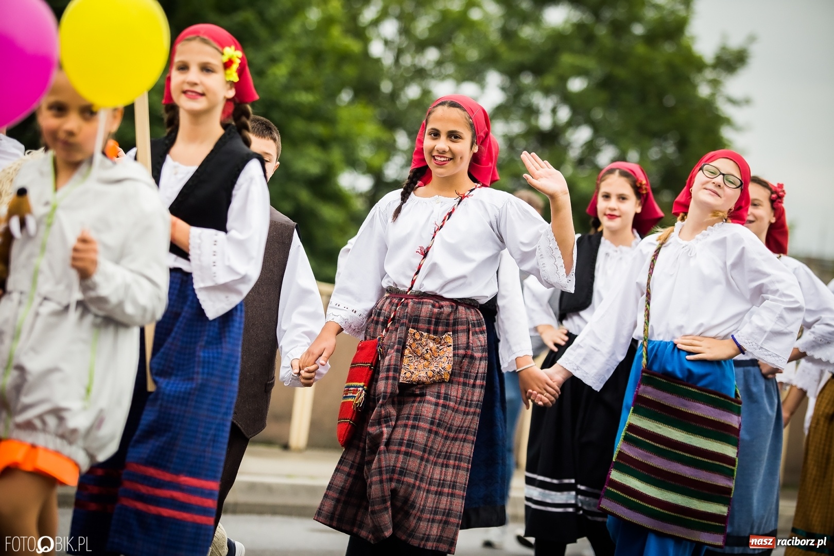 Zdjęcie w galerii na portalu naszraciborz.pl: Śląsk Kraina Wielu Kultur - przemarsz zespołów na raciborski zamek FOTO i WIDEO wiadomości z regionu