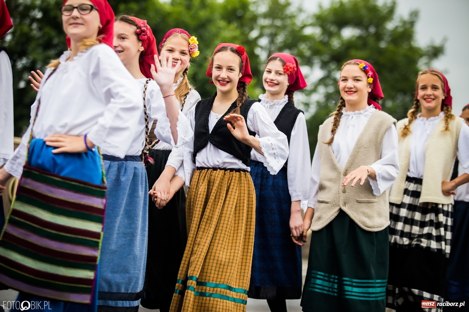 Zdjęcie w galerii na portalu naszraciborz.pl: Śląsk Kraina Wielu Kultur - przemarsz zespołów na raciborski zamek FOTO i WIDEO wiadomości z regionu