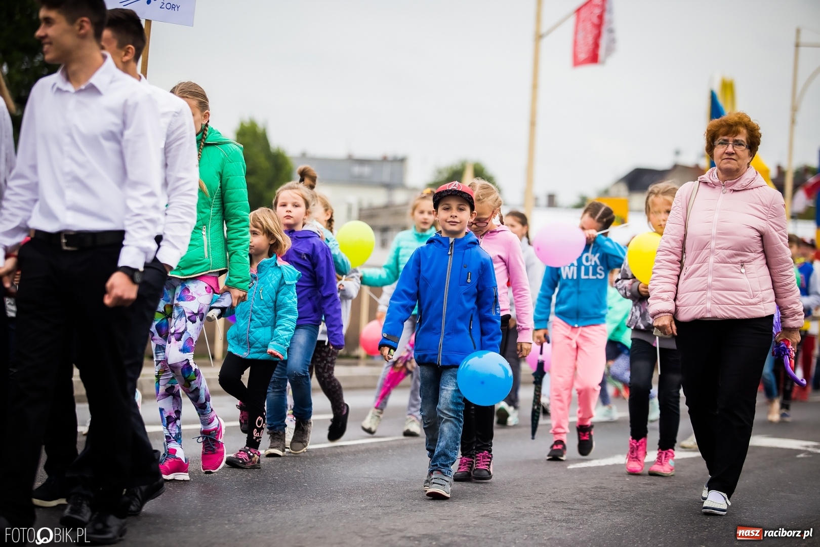 Zdjęcie w galerii na portalu naszraciborz.pl: Śląsk Kraina Wielu Kultur - przemarsz zespołów na raciborski zamek FOTO i WIDEO wiadomości z regionu