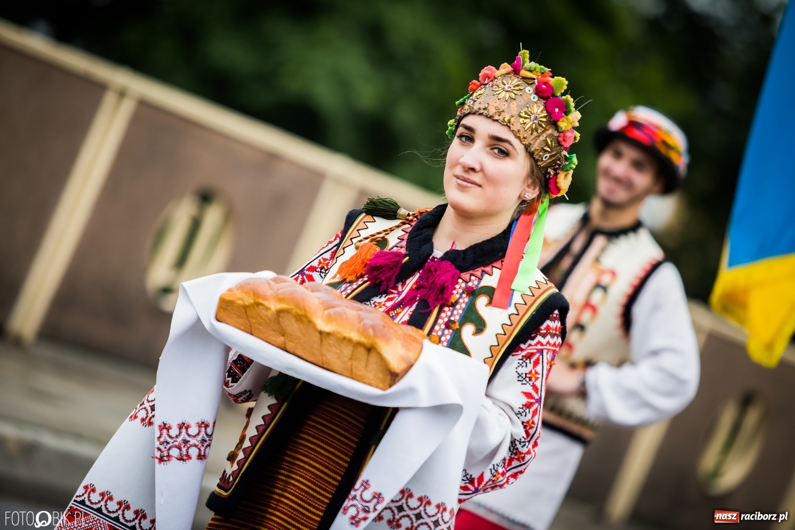 Zdjęcie w galerii na portalu naszraciborz.pl: Śląsk Kraina Wielu Kultur - przemarsz zespołów na raciborski zamek FOTO i WIDEO wiadomości z regionu
