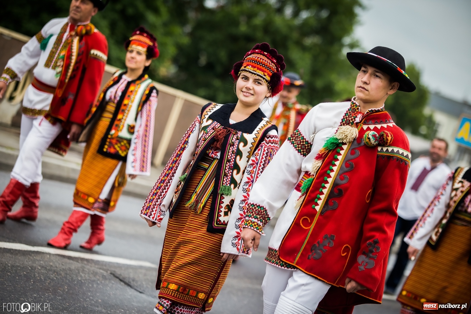 Zdjęcie w galerii na portalu naszraciborz.pl: Śląsk Kraina Wielu Kultur - przemarsz zespołów na raciborski zamek FOTO i WIDEO wiadomości z regionu
