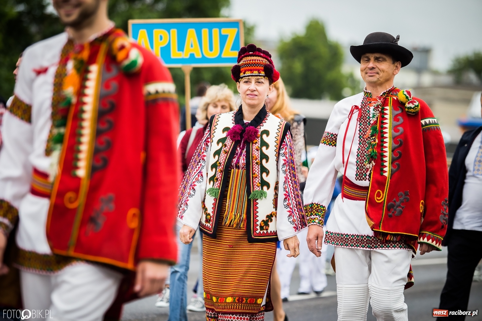 Zdjęcie w galerii na portalu naszraciborz.pl: Śląsk Kraina Wielu Kultur - przemarsz zespołów na raciborski zamek FOTO i WIDEO wiadomości z regionu