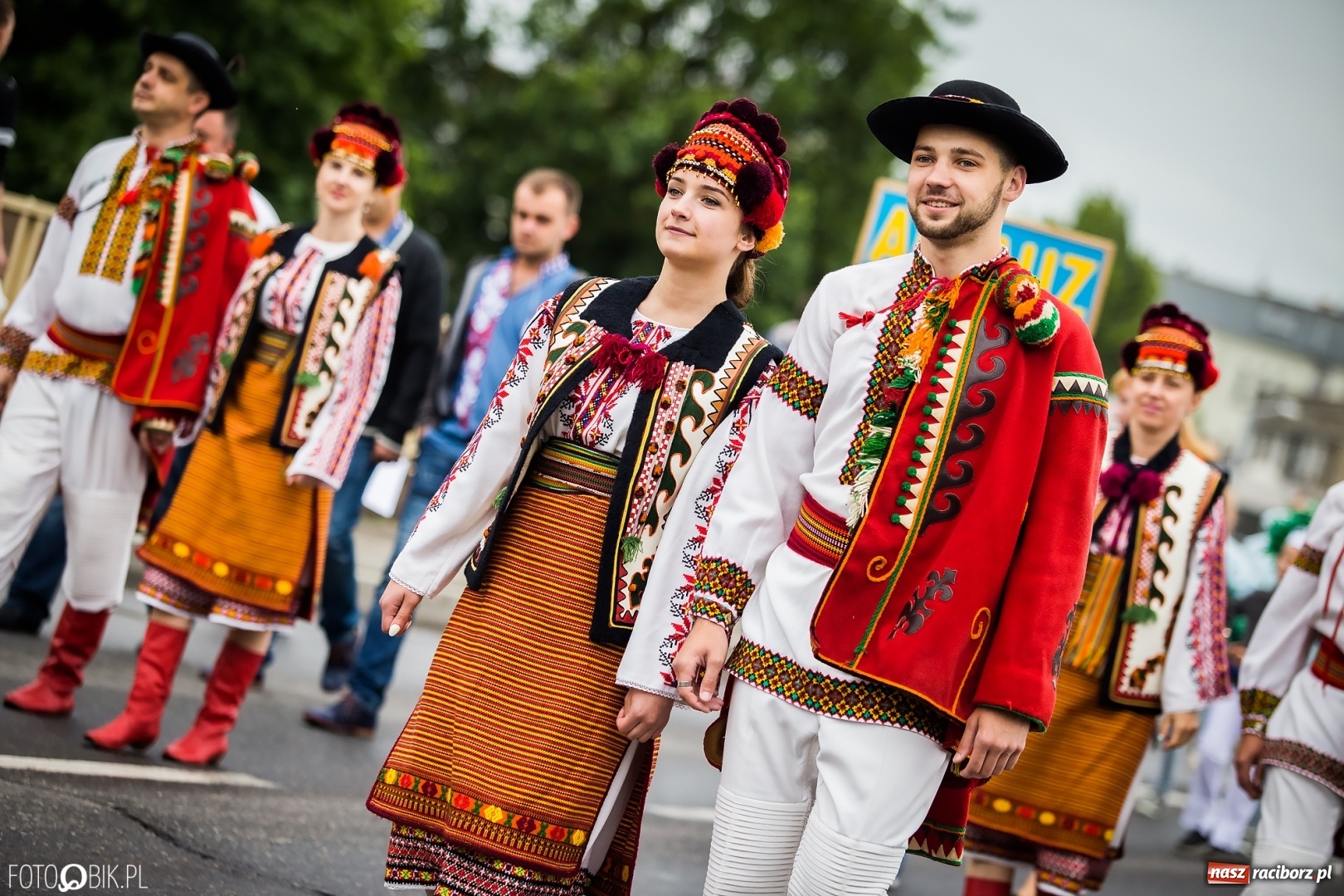 Zdjęcie w galerii na portalu naszraciborz.pl: Śląsk Kraina Wielu Kultur - przemarsz zespołów na raciborski zamek FOTO i WIDEO wiadomości z regionu