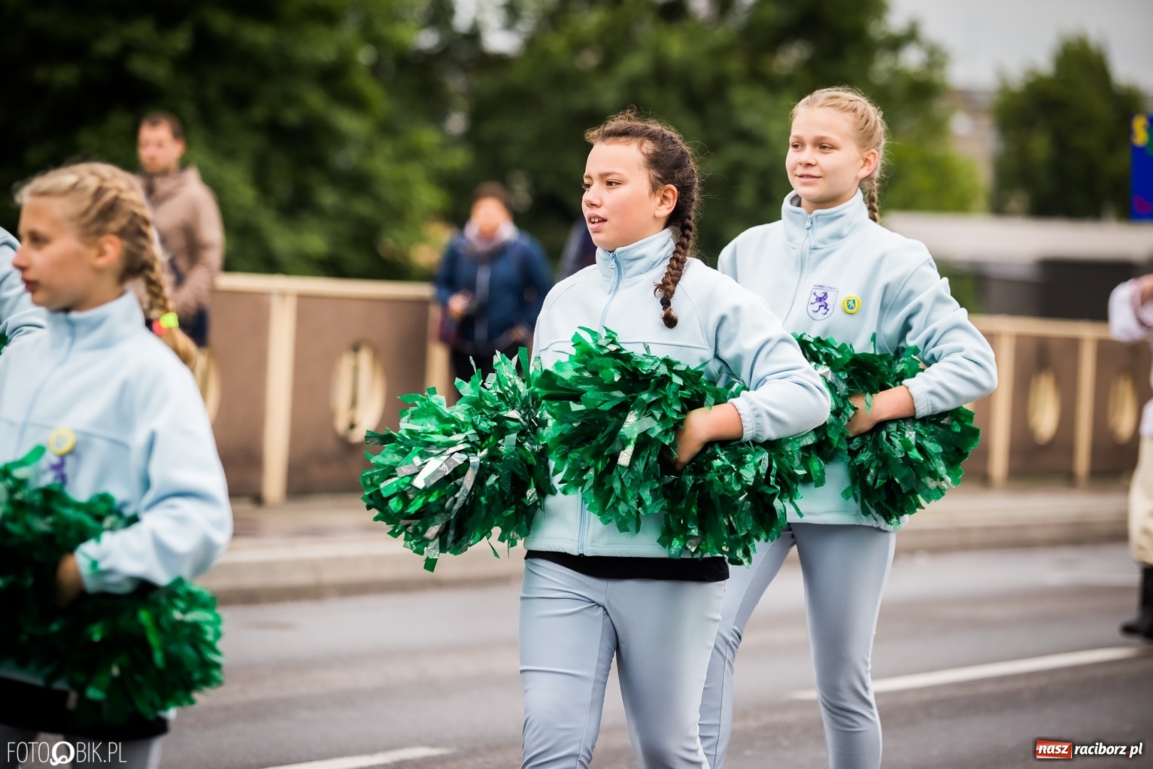 Zdjęcie w galerii na portalu naszraciborz.pl: Śląsk Kraina Wielu Kultur - przemarsz zespołów na raciborski zamek FOTO i WIDEO wiadomości z regionu