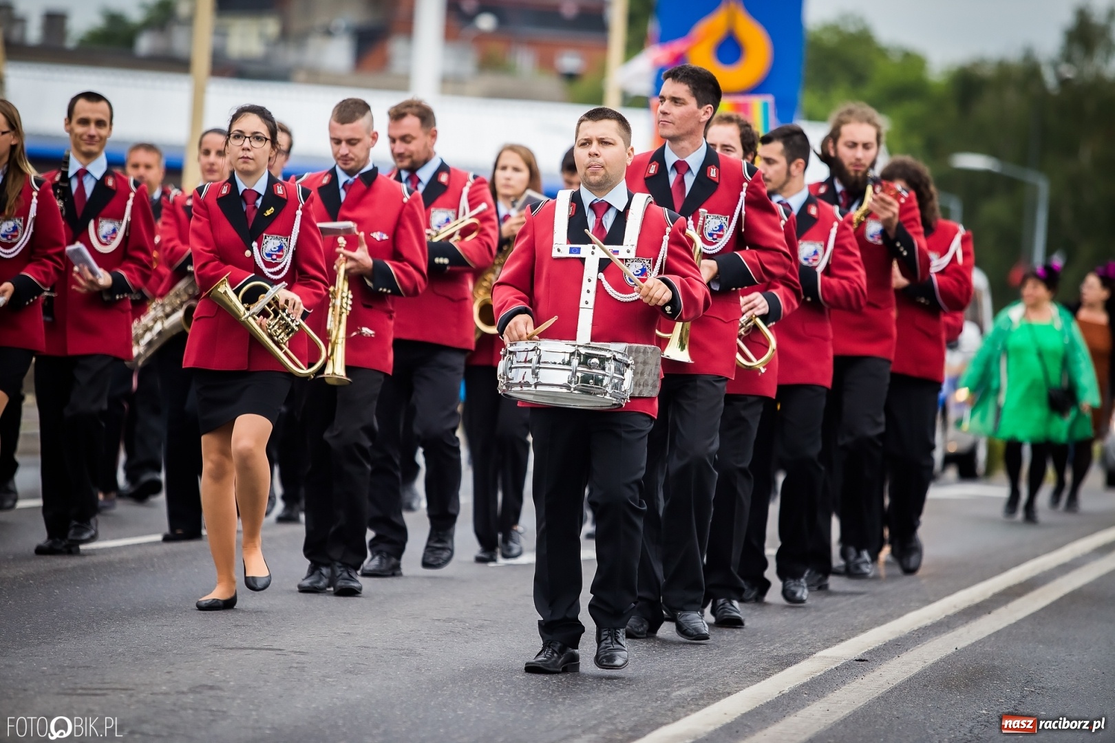 Zdjęcie w galerii na portalu naszraciborz.pl: Śląsk Kraina Wielu Kultur - przemarsz zespołów na raciborski zamek FOTO i WIDEO wiadomości z regionu