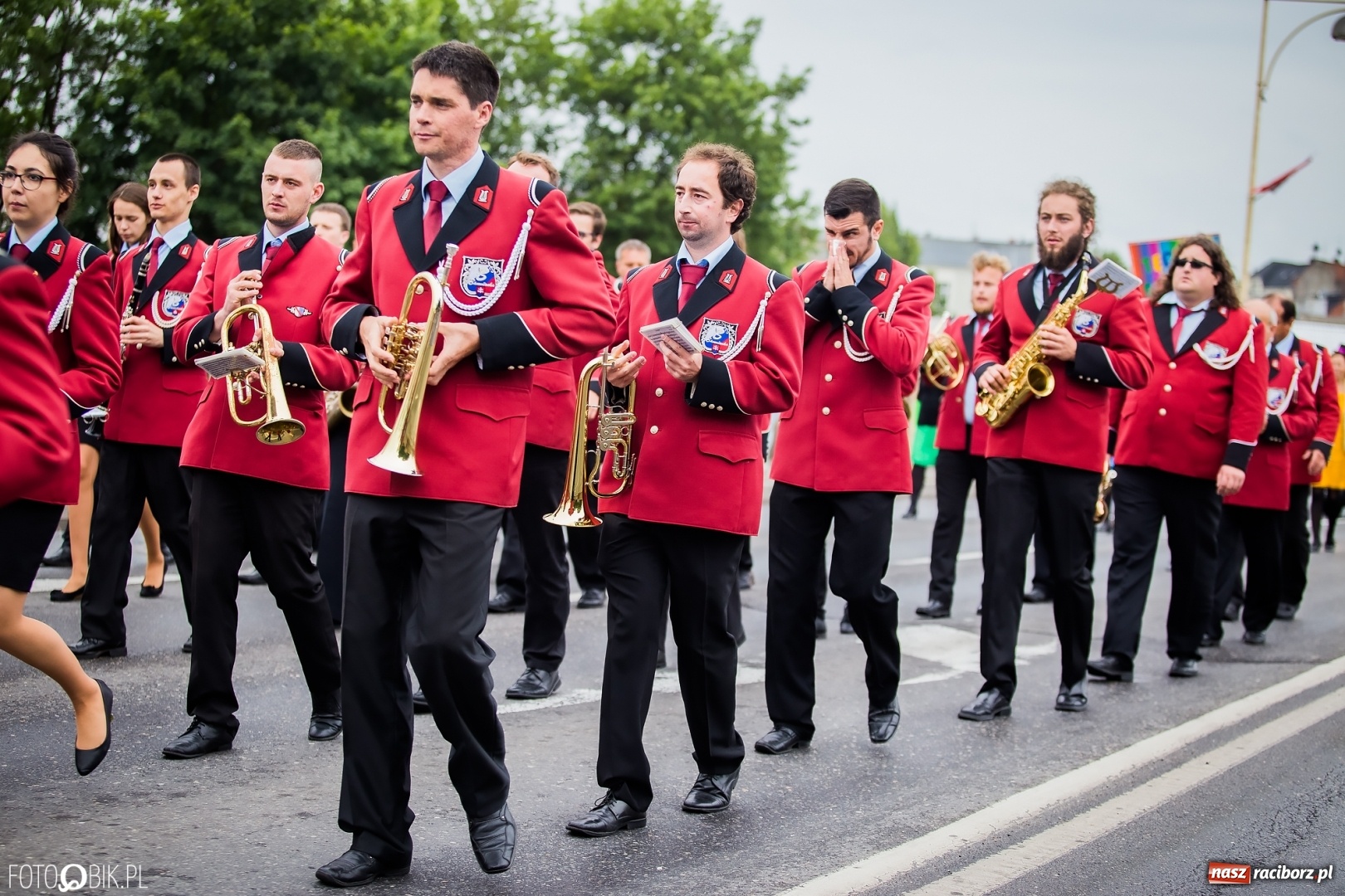 Zdjęcie w galerii na portalu naszraciborz.pl: Śląsk Kraina Wielu Kultur - przemarsz zespołów na raciborski zamek FOTO i WIDEO wiadomości z regionu