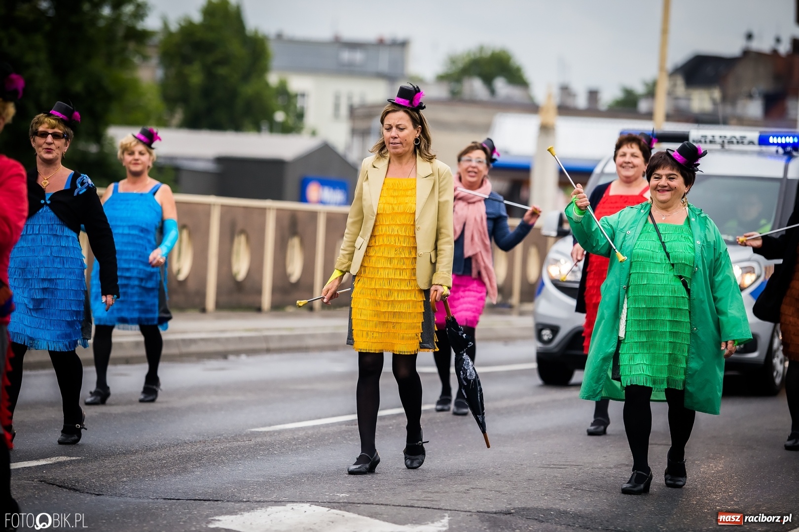 Zdjęcie w galerii na portalu naszraciborz.pl: Śląsk Kraina Wielu Kultur - przemarsz zespołów na raciborski zamek FOTO i WIDEO wiadomości z regionu