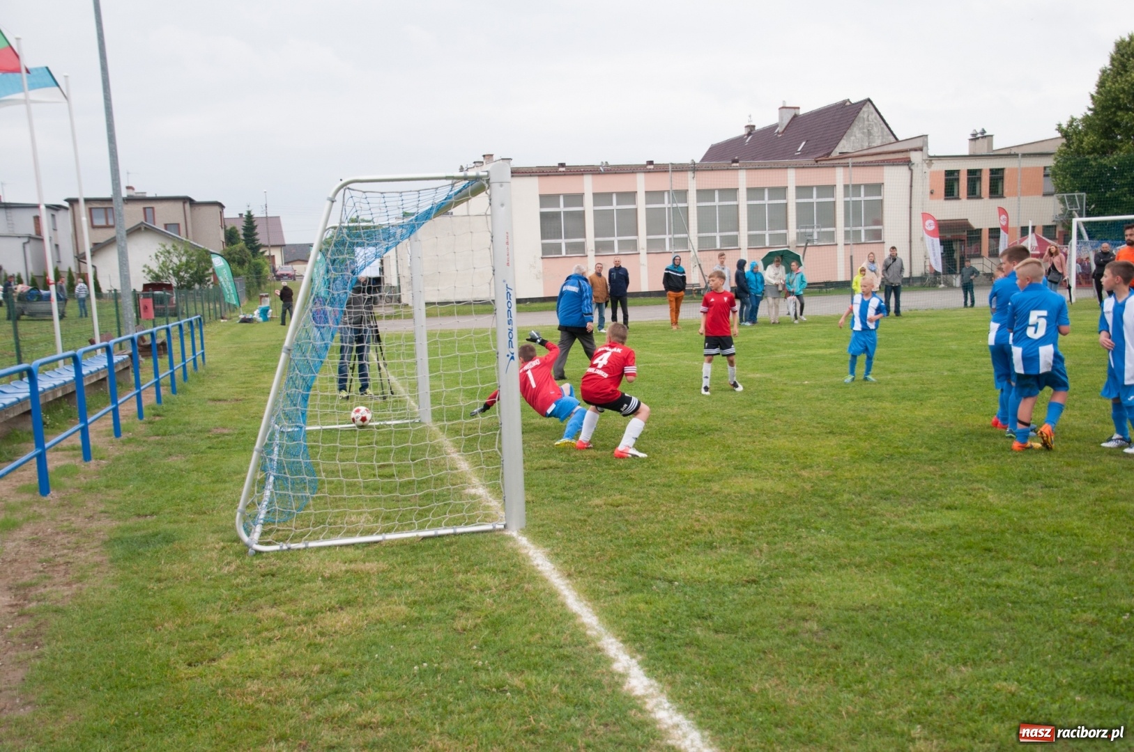 Zdjęcie w galerii na portalu naszraciborz.pl: Raków Częstochowa zwycięzcą turnieju piłki nożnej zorganizowanego przez LKS 07 Markowice wiadomości z regionu