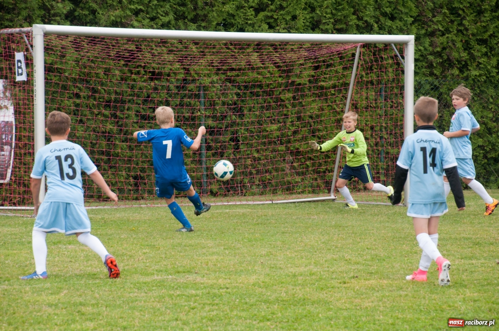Zdjęcie w galerii na portalu naszraciborz.pl: Raków Częstochowa zwycięzcą turnieju piłki nożnej zorganizowanego przez LKS 07 Markowice wiadomości z regionu