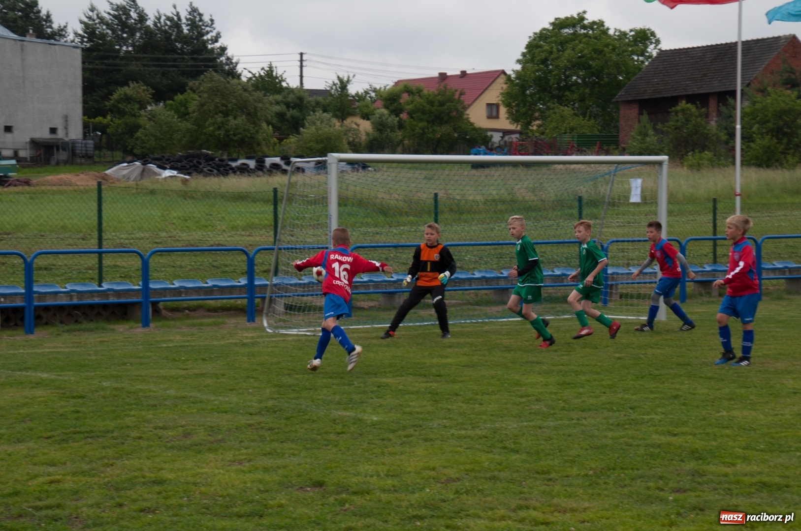 Zdjęcie w galerii na portalu naszraciborz.pl: Raków Częstochowa zwycięzcą turnieju piłki nożnej zorganizowanego przez LKS 07 Markowice wiadomości z regionu