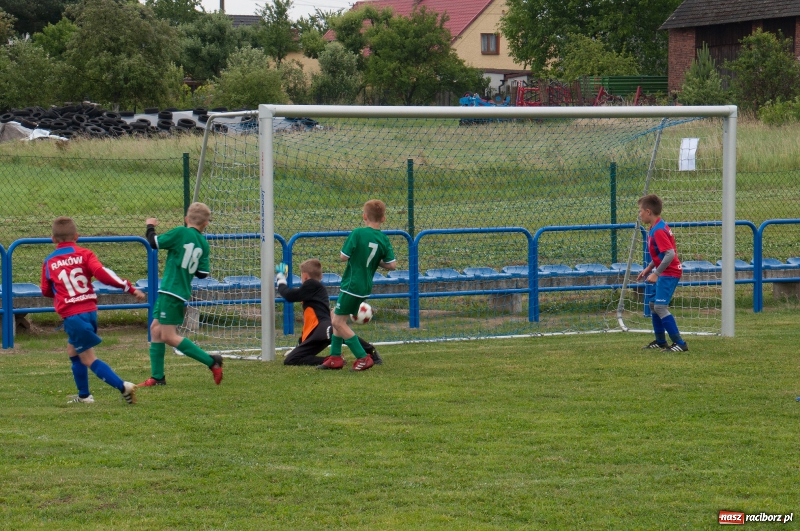Zdjęcie w galerii na portalu naszraciborz.pl: Raków Częstochowa zwycięzcą turnieju piłki nożnej zorganizowanego przez LKS 07 Markowice wiadomości z regionu