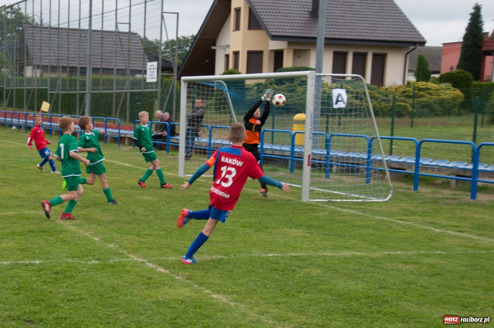 Zdjęcie w galerii na portalu naszraciborz.pl: Raków Częstochowa zwycięzcą turnieju piłki nożnej zorganizowanego przez LKS 07 Markowice wiadomości z regionu