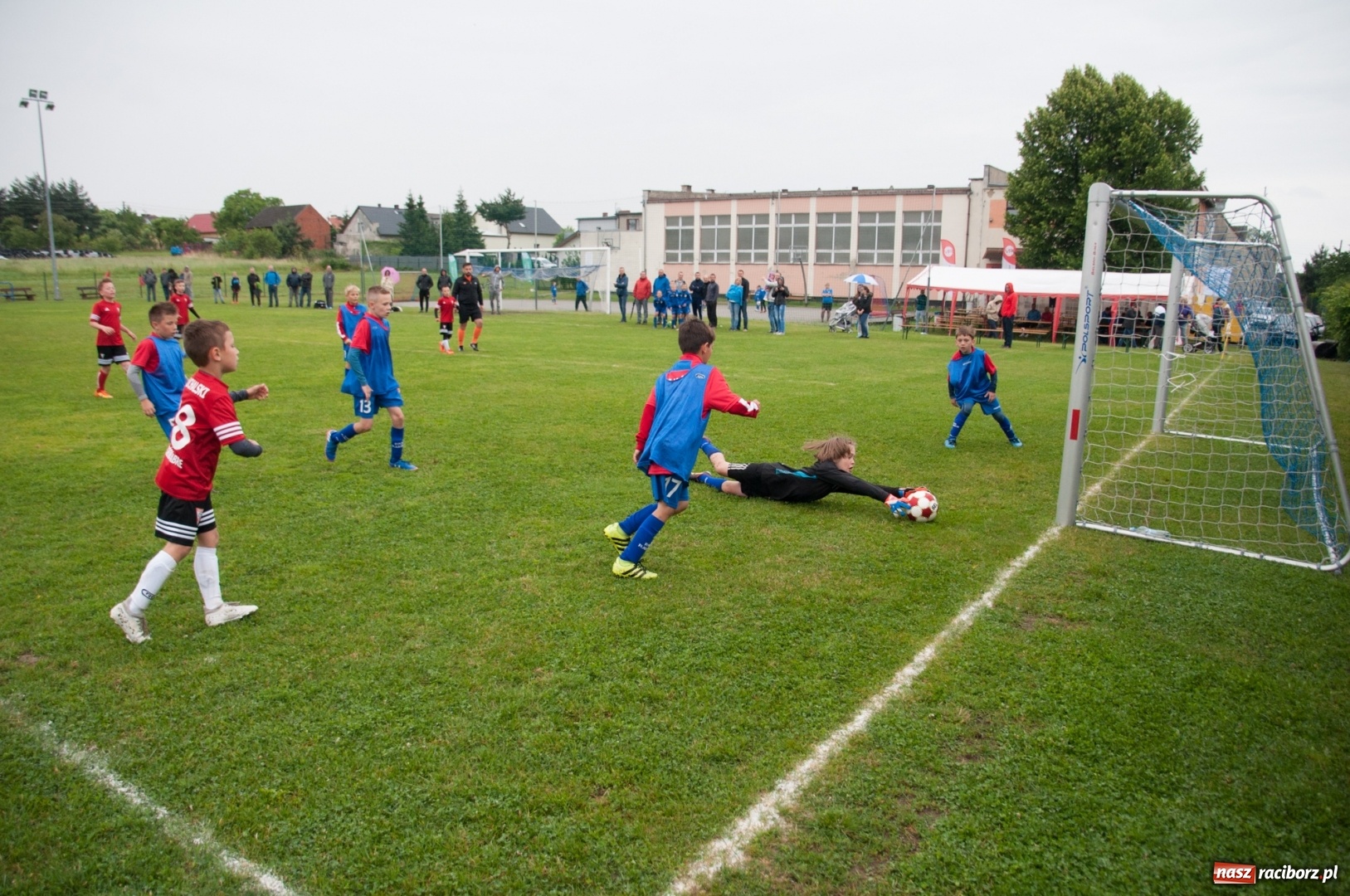 Zdjęcie w galerii na portalu naszraciborz.pl: Raków Częstochowa zwycięzcą turnieju piłki nożnej zorganizowanego przez LKS 07 Markowice wiadomości z regionu
