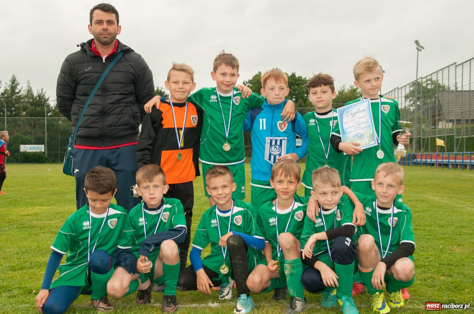 Zdjęcie w galerii na portalu naszraciborz.pl: Raków Częstochowa zwycięzcą turnieju piłki nożnej zorganizowanego przez LKS 07 Markowice wiadomości z regionu