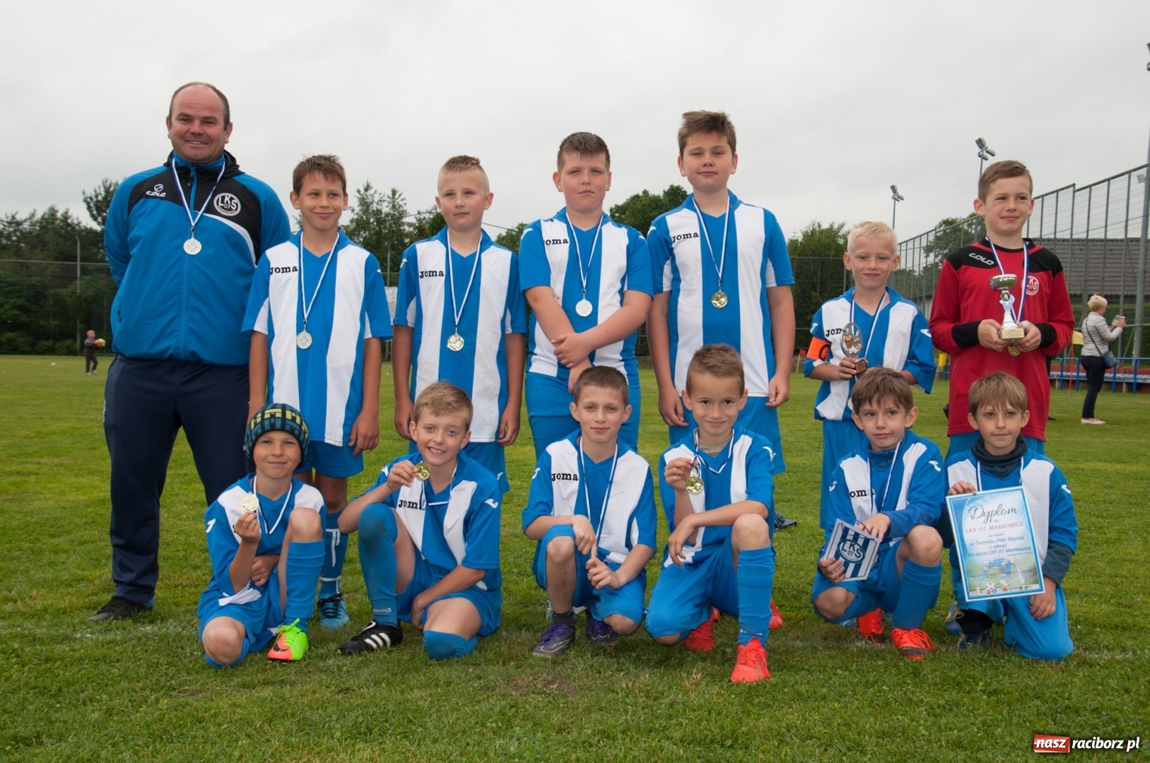 Zdjęcie w galerii na portalu naszraciborz.pl: Raków Częstochowa zwycięzcą turnieju piłki nożnej zorganizowanego przez LKS 07 Markowice wiadomości z regionu