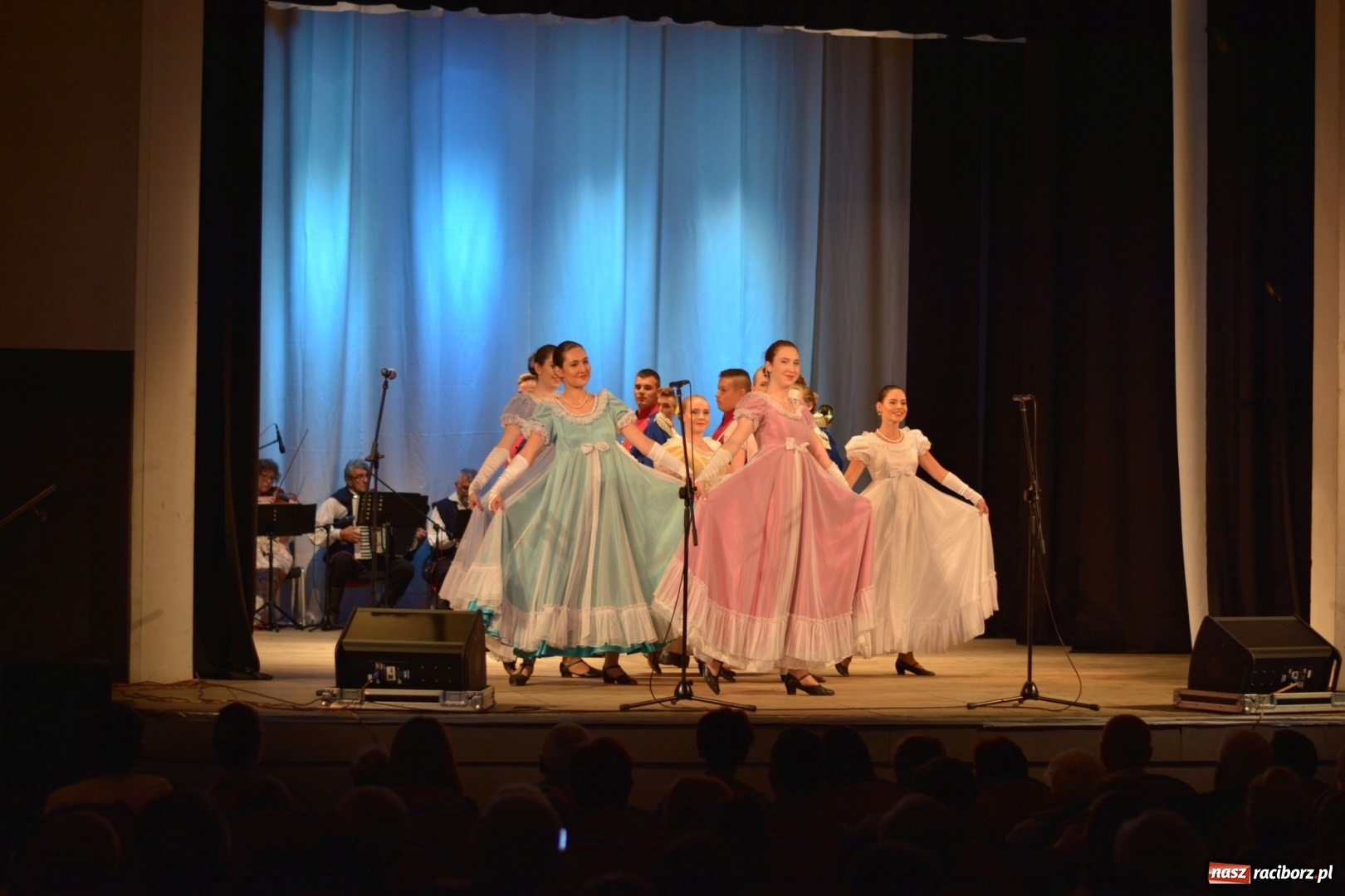 Zdjęcie w galerii na portalu naszraciborz.pl: Folklorem malowane - Strzecha podsumowała sezon artystyczny wiadomości z regionu