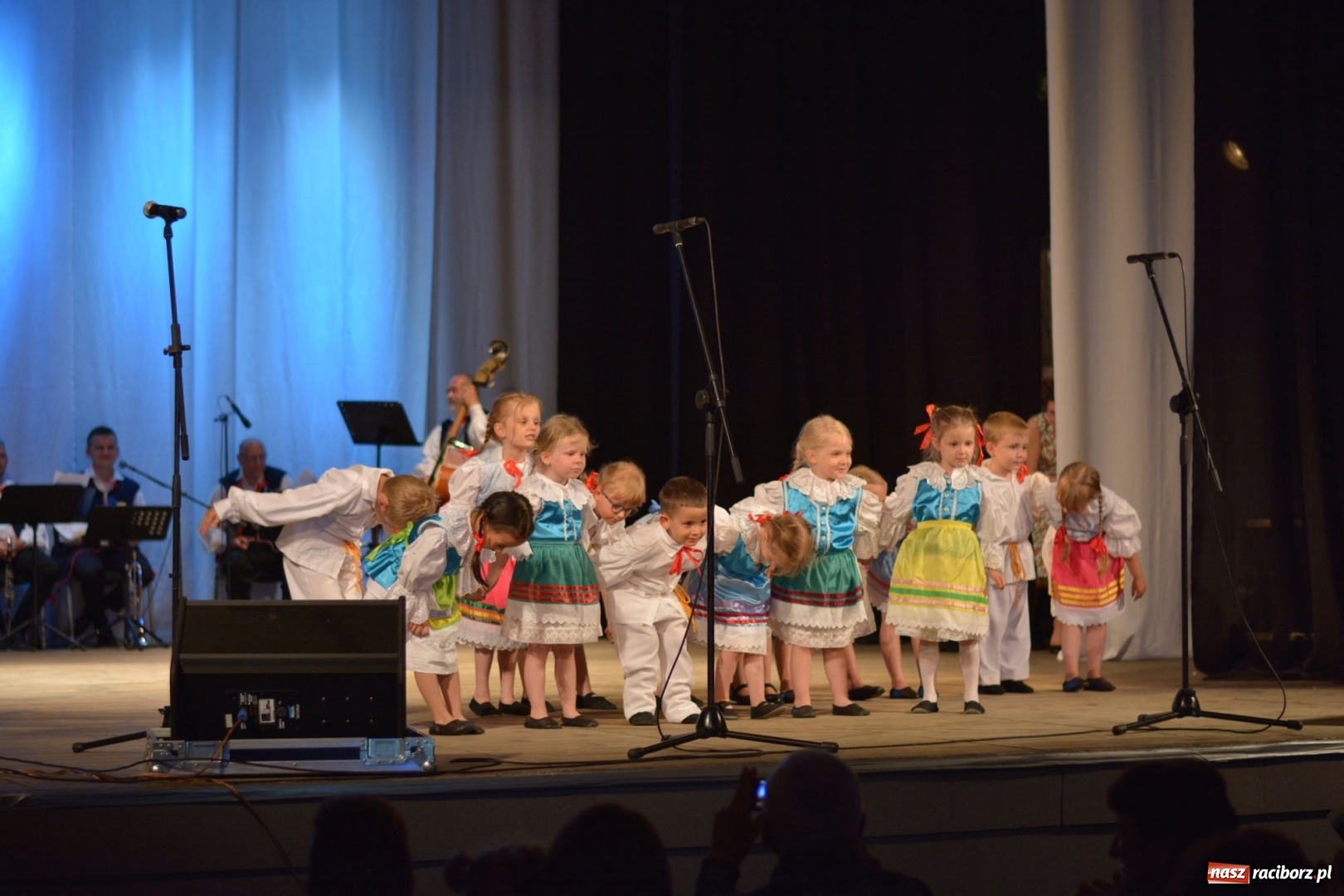 Zdjęcie w galerii na portalu naszraciborz.pl: Folklorem malowane - Strzecha podsumowała sezon artystyczny wiadomości z regionu
