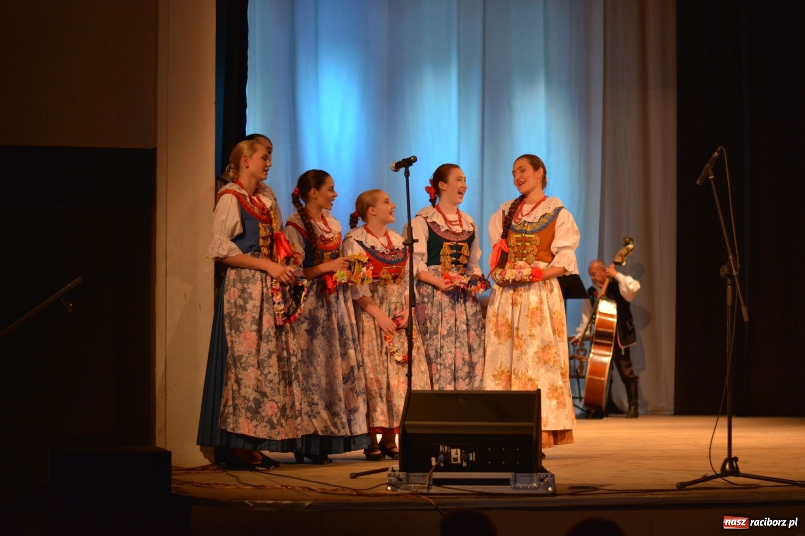 Zdjęcie w galerii na portalu naszraciborz.pl: Folklorem malowane - Strzecha podsumowała sezon artystyczny wiadomości z regionu