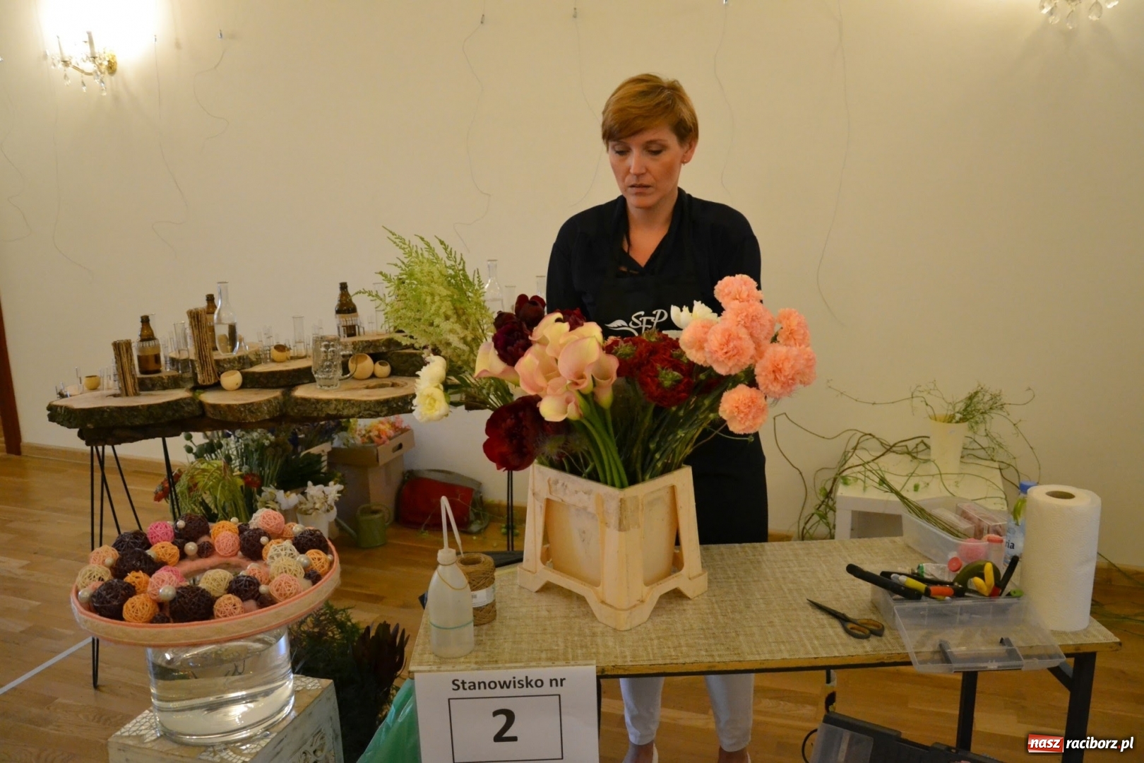 Zdjęcie w galerii na portalu naszraciborz.pl: Tomasz Paszczyński z Raciborza zwycięża w III Krajowych Mistrzostwach Florystycznych Regionu Śląsko-Opolskiego wiadomości z regionu