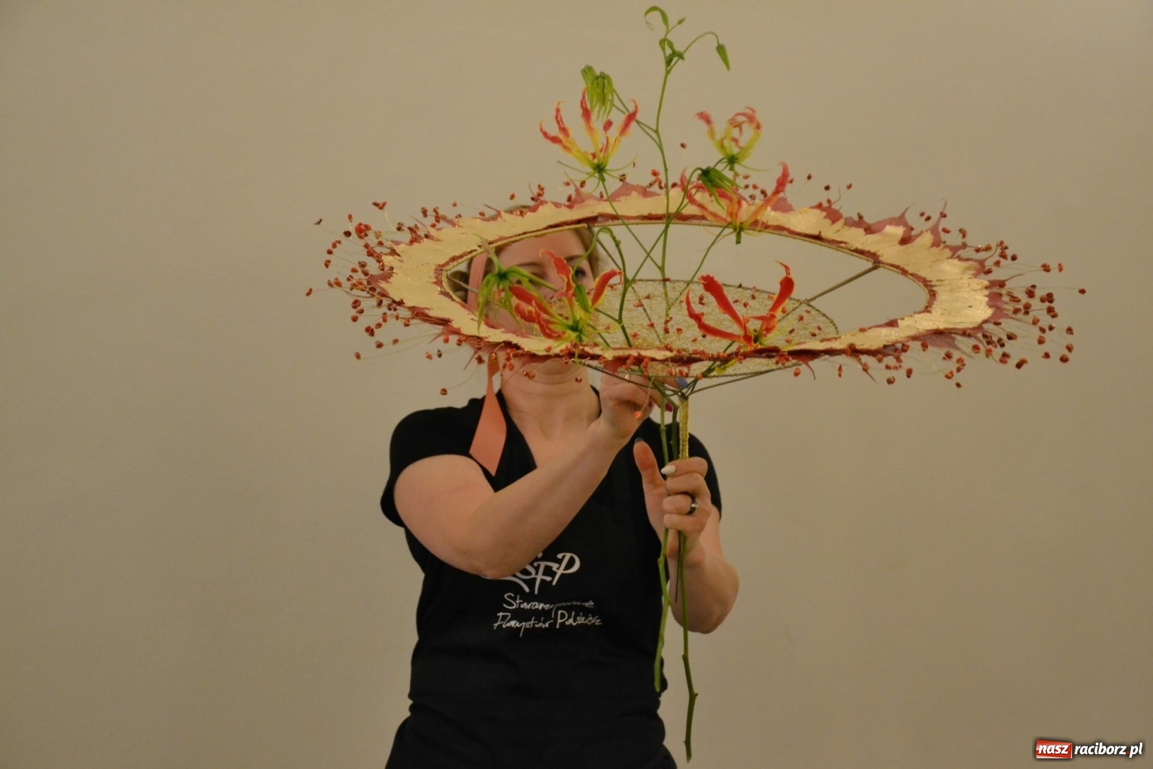 Zdjęcie w galerii na portalu naszraciborz.pl: Tomasz Paszczyński z Raciborza zwycięża w III Krajowych Mistrzostwach Florystycznych Regionu Śląsko-Opolskiego wiadomości z regionu