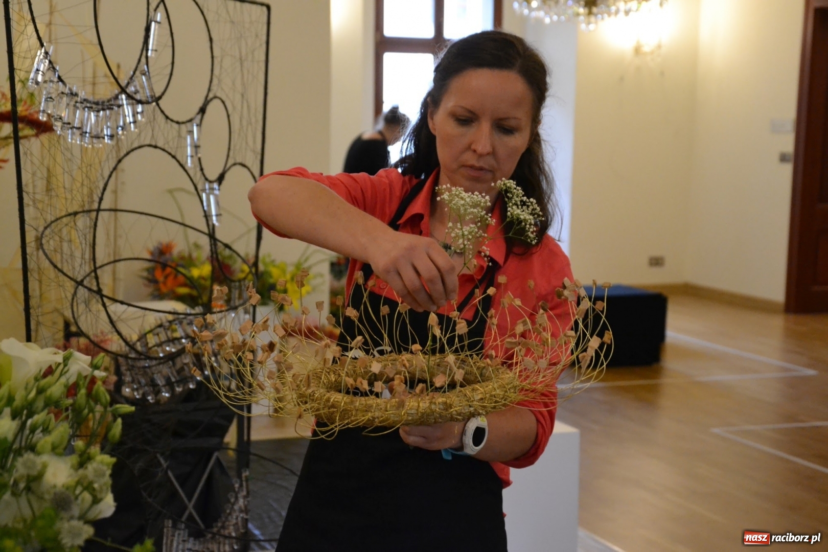 Zdjęcie w galerii na portalu naszraciborz.pl: Tomasz Paszczyński z Raciborza zwycięża w III Krajowych Mistrzostwach Florystycznych Regionu Śląsko-Opolskiego wiadomości z regionu