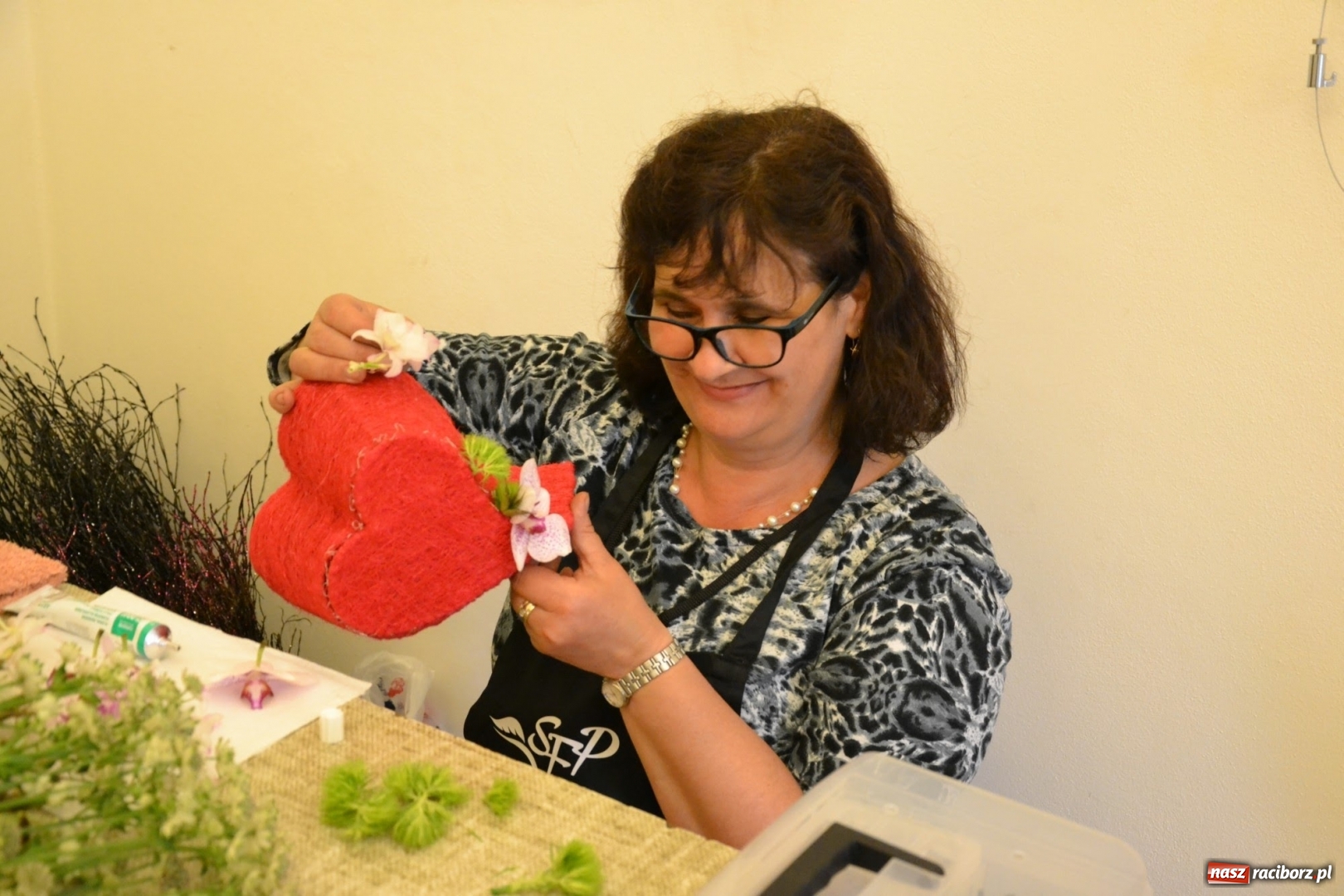 Zdjęcie w galerii na portalu naszraciborz.pl: Tomasz Paszczyński z Raciborza zwycięża w III Krajowych Mistrzostwach Florystycznych Regionu Śląsko-Opolskiego wiadomości z regionu