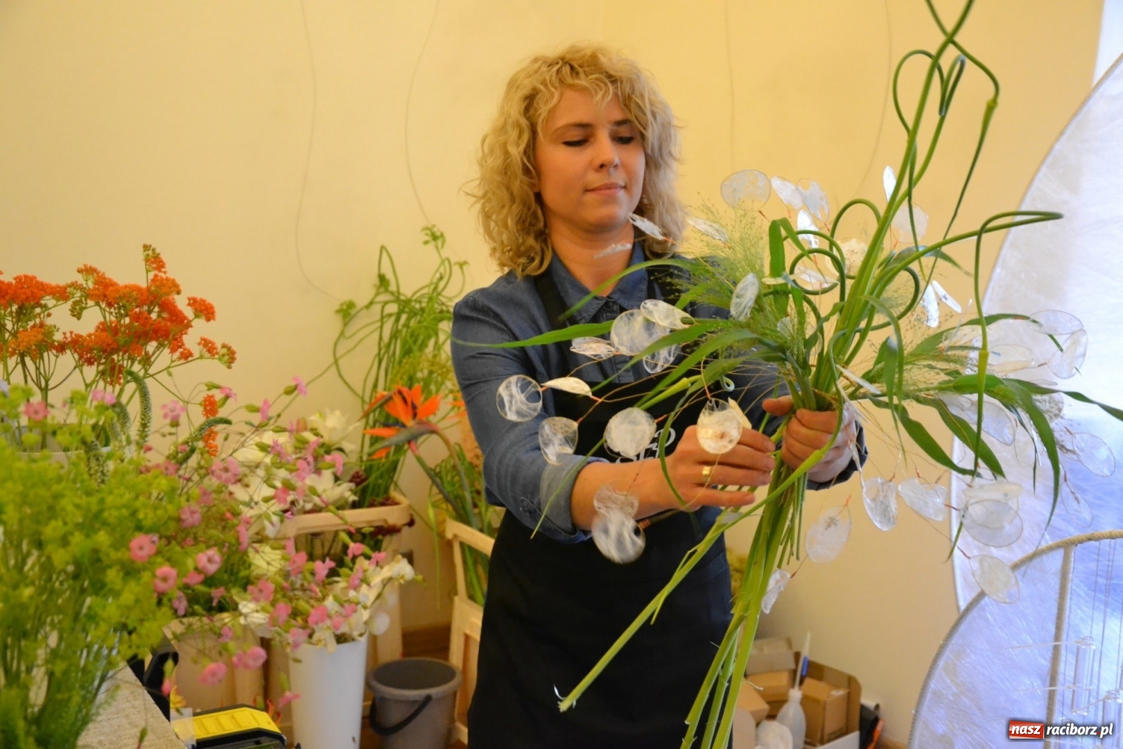 Zdjęcie w galerii na portalu naszraciborz.pl: Tomasz Paszczyński z Raciborza zwycięża w III Krajowych Mistrzostwach Florystycznych Regionu Śląsko-Opolskiego wiadomości z regionu