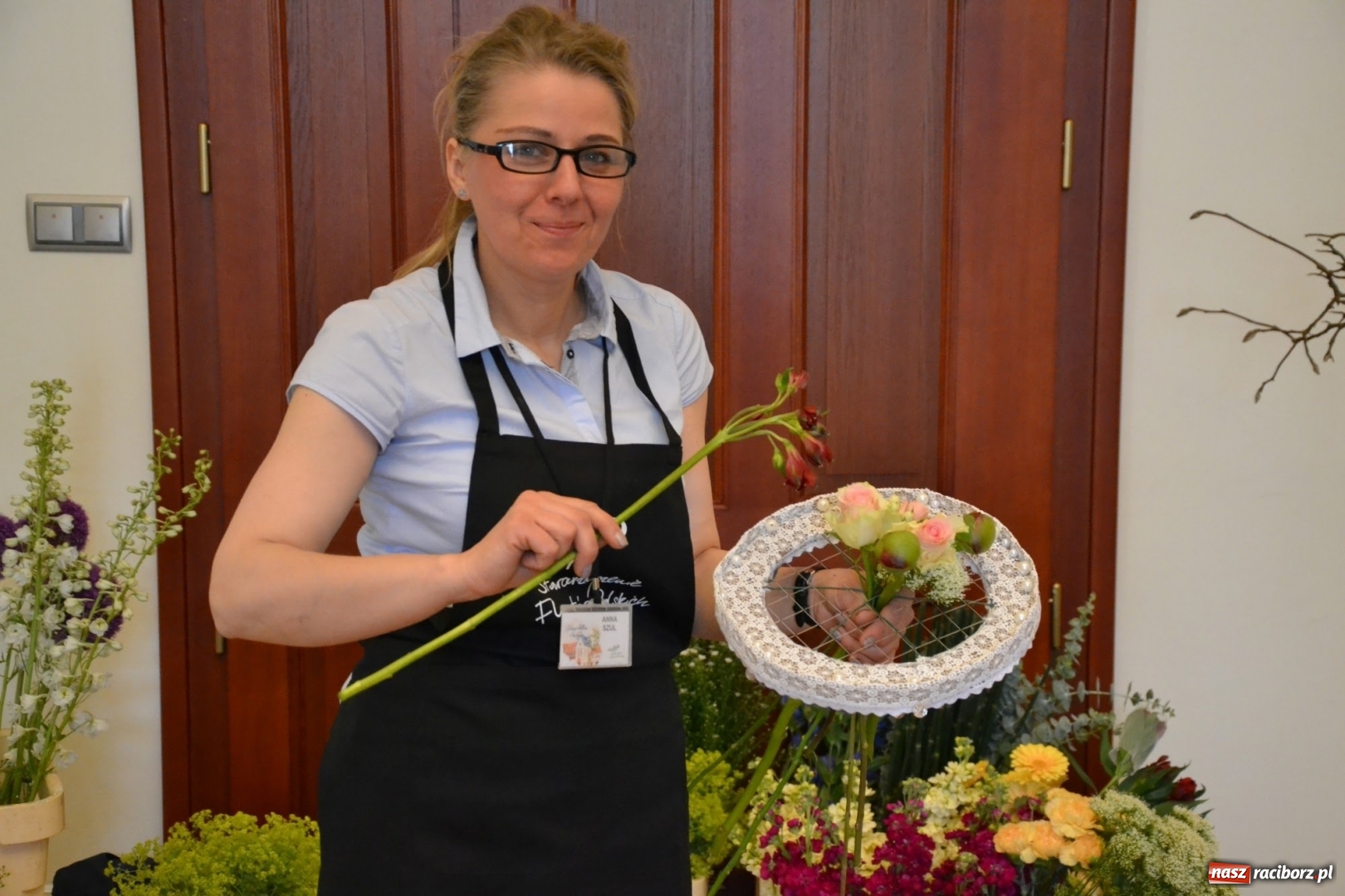 Zdjęcie w galerii na portalu naszraciborz.pl: Tomasz Paszczyński z Raciborza zwycięża w III Krajowych Mistrzostwach Florystycznych Regionu Śląsko-Opolskiego wiadomości z regionu