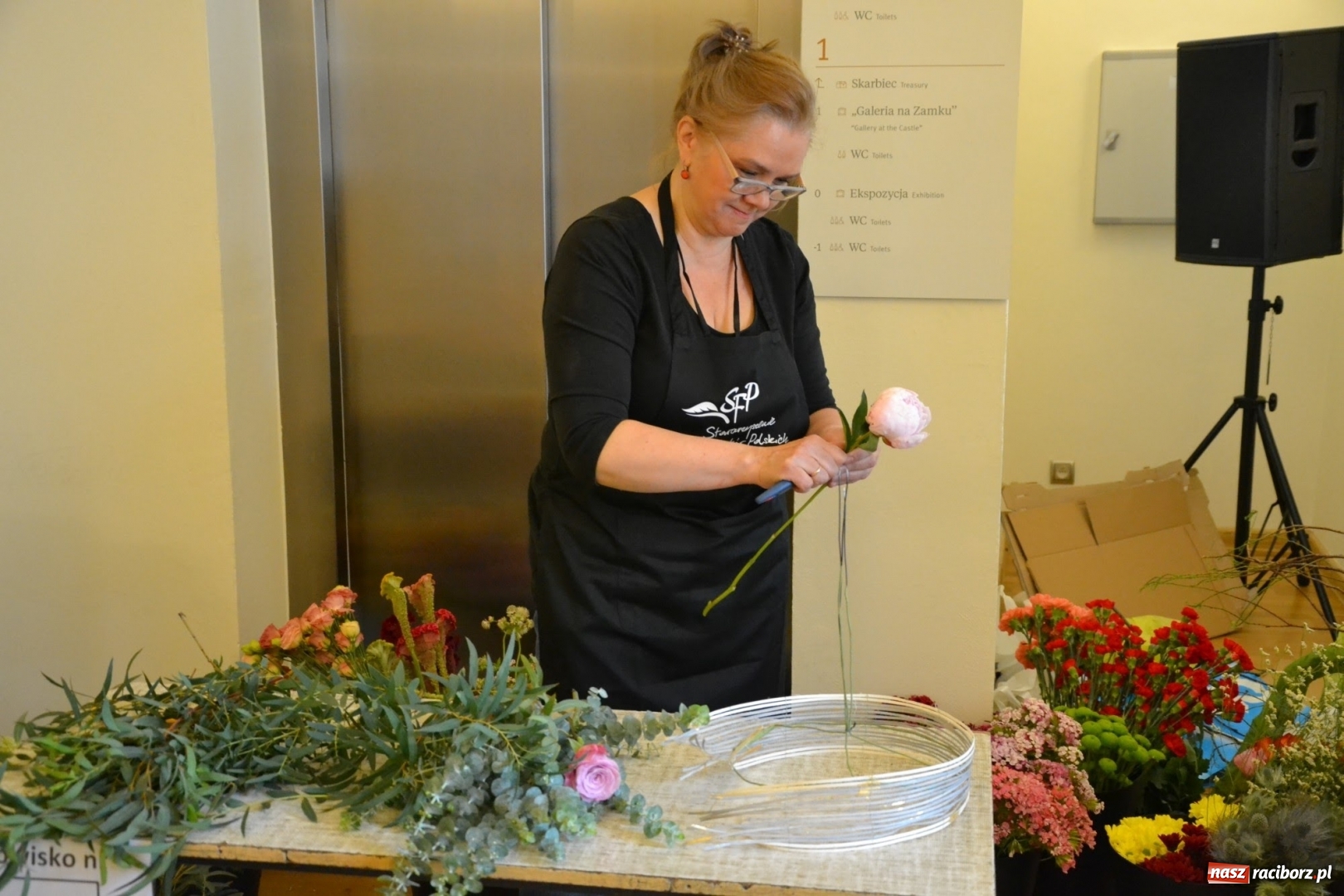 Zdjęcie w galerii na portalu naszraciborz.pl: Tomasz Paszczyński z Raciborza zwycięża w III Krajowych Mistrzostwach Florystycznych Regionu Śląsko-Opolskiego wiadomości z regionu