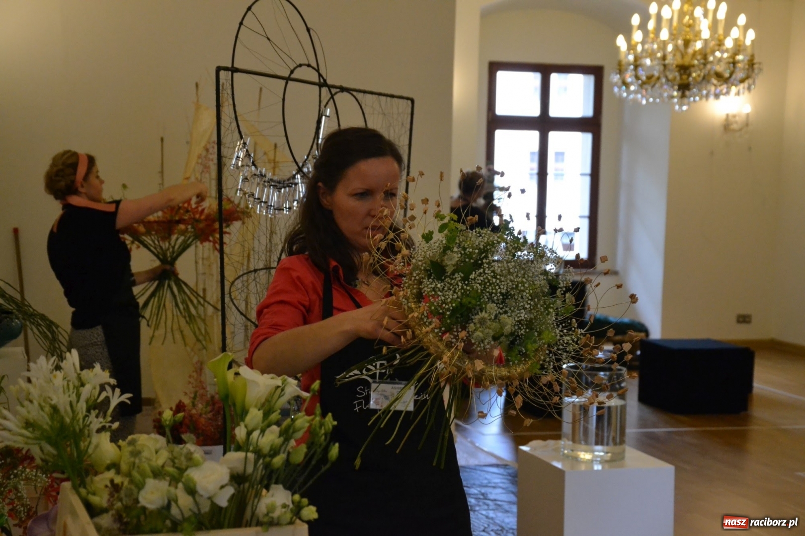 Zdjęcie w galerii na portalu naszraciborz.pl: Tomasz Paszczyński z Raciborza zwycięża w III Krajowych Mistrzostwach Florystycznych Regionu Śląsko-Opolskiego wiadomości z regionu