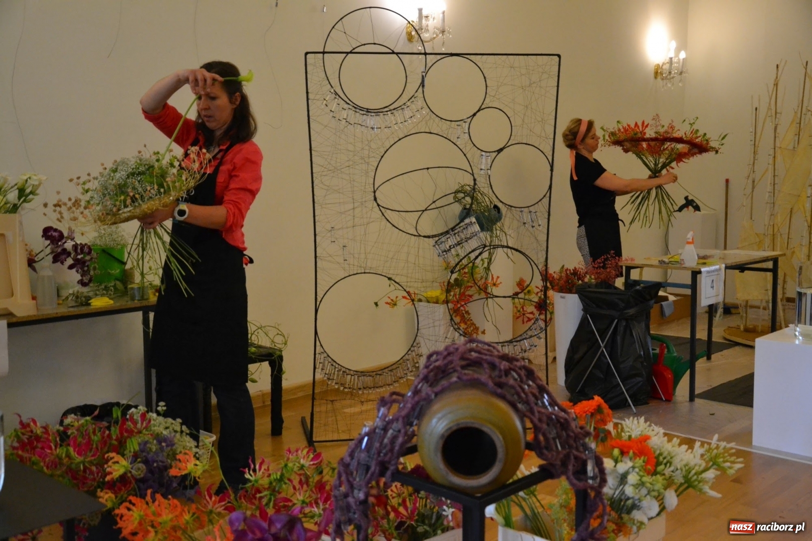 Zdjęcie w galerii na portalu naszraciborz.pl: Tomasz Paszczyński z Raciborza zwycięża w III Krajowych Mistrzostwach Florystycznych Regionu Śląsko-Opolskiego wiadomości z regionu