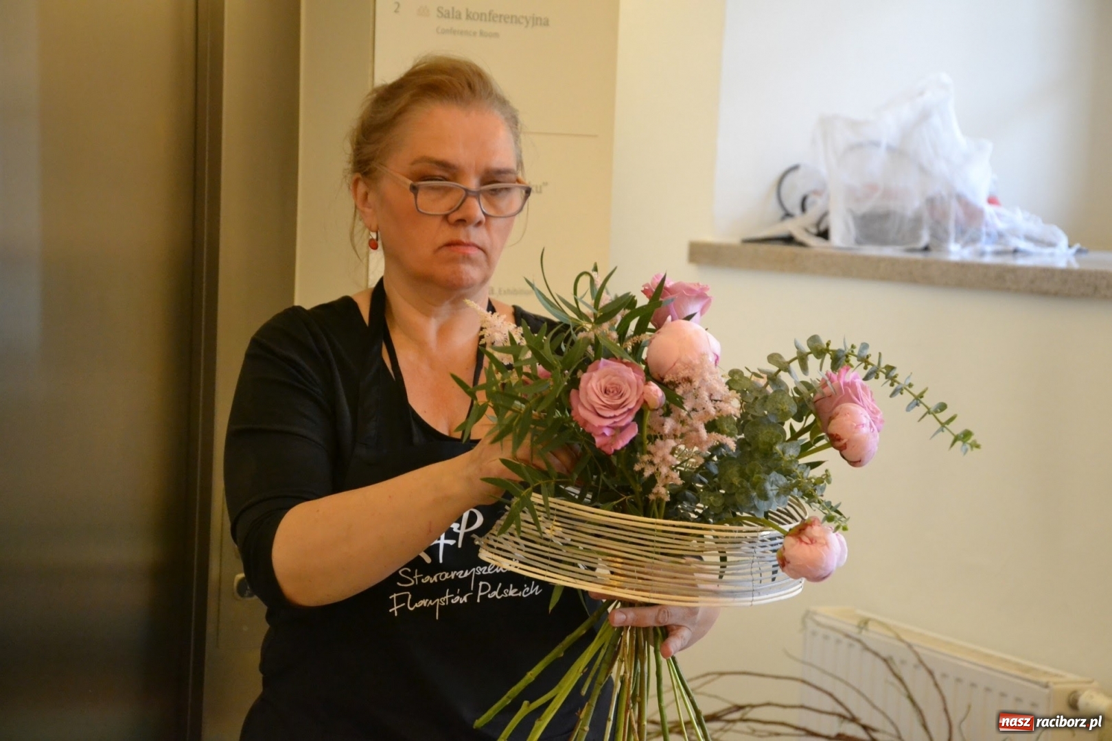 Zdjęcie w galerii na portalu naszraciborz.pl: Tomasz Paszczyński z Raciborza zwycięża w III Krajowych Mistrzostwach Florystycznych Regionu Śląsko-Opolskiego wiadomości z regionu