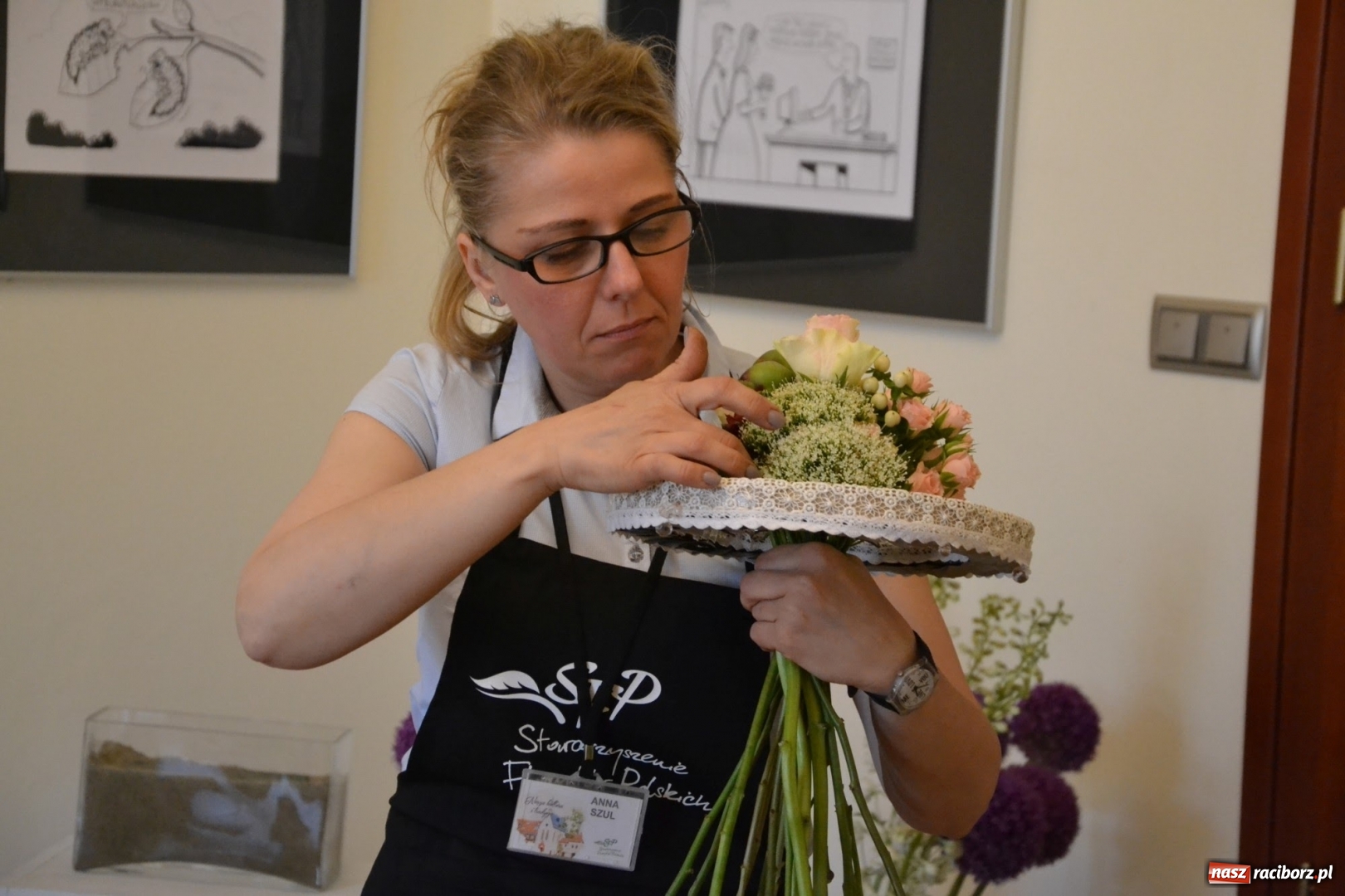 Zdjęcie w galerii na portalu naszraciborz.pl: Tomasz Paszczyński z Raciborza zwycięża w III Krajowych Mistrzostwach Florystycznych Regionu Śląsko-Opolskiego wiadomości z regionu